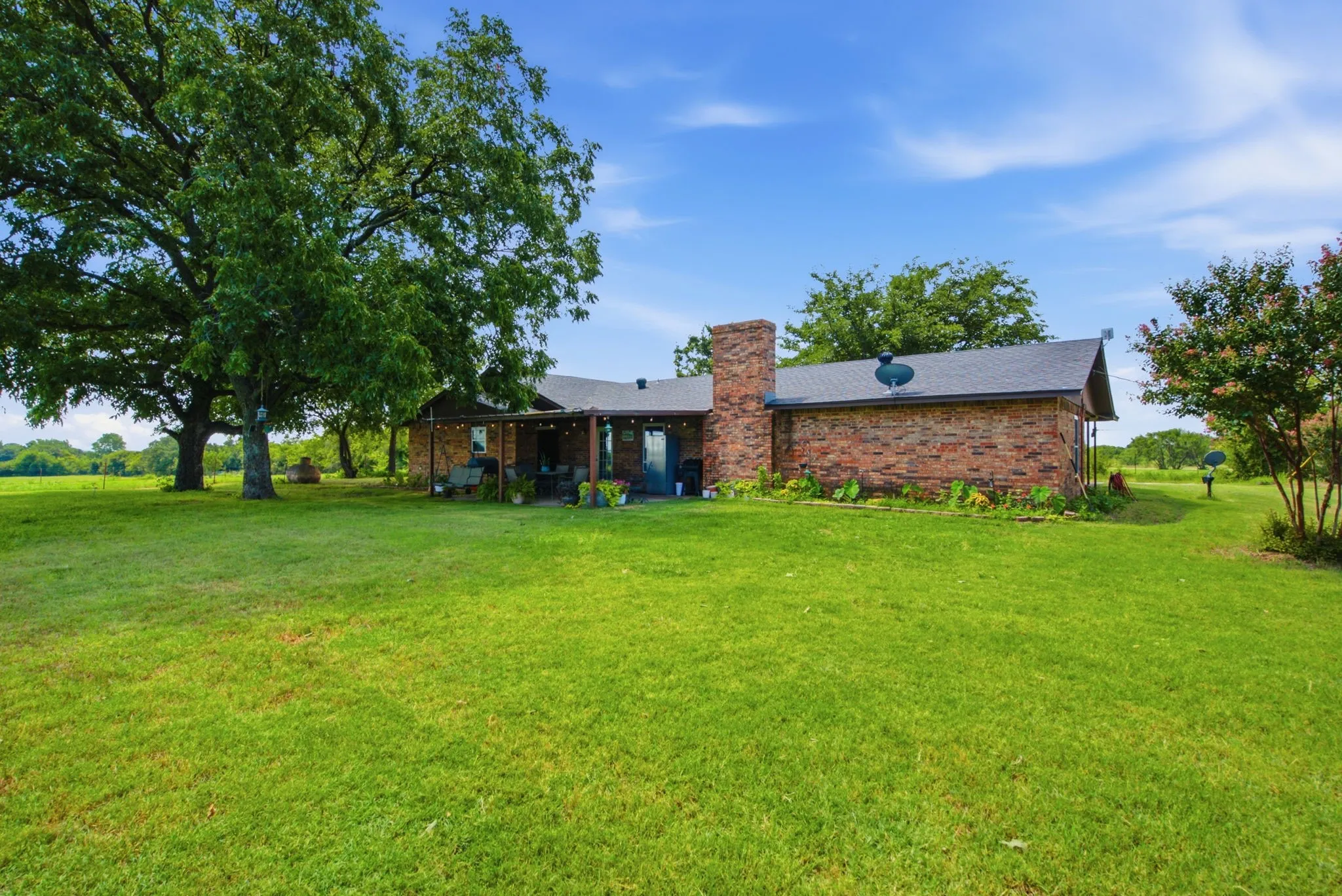 Single Family Residence For Sale in Comanche County , 270 County Road 425, De Leon, Texas 76444, 5 Bedroom, 3 Bathroom, Garage spaces, 2,348 Sqft, built in 1930, mls#21323408, Real Estate Agent in De Leon, Homes For Sale in Comanche county, Homes For Sale in De Leon, Realtor in De Leon Texas, Real Estate Brokerage Independent Realty Texas, Luminita Cordes Realtor