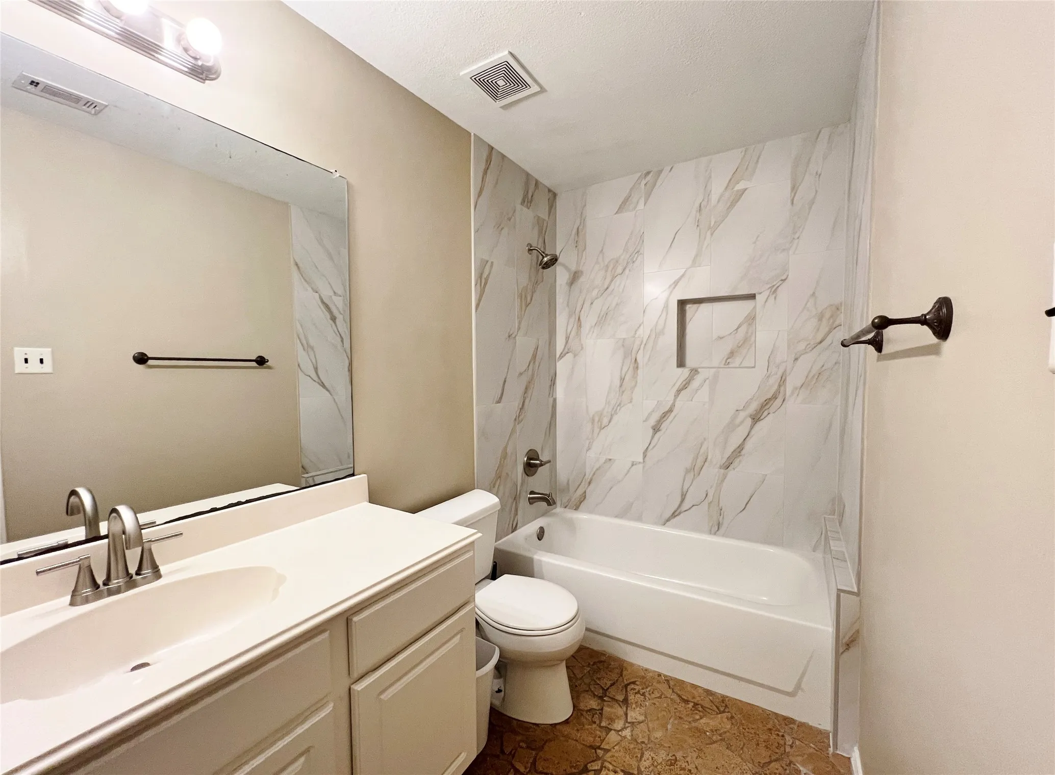 Single Family Residence For Rent in Collin County , 7700 Glenoaks Drive, Frisco, Texas 75034, 4 Bedroom, 2 Bathroom, 2 Garage spaces, 2,139 Sqft, built in 1995, mls#21323563, Real Estate Agent in Frisco, Homes For Rent in Collin county, Homes For Rent in Frisco, Realtor in Frisco Texas, Real Estate Brokerage Independent Realty Texas, Luminita Cordes Realtor