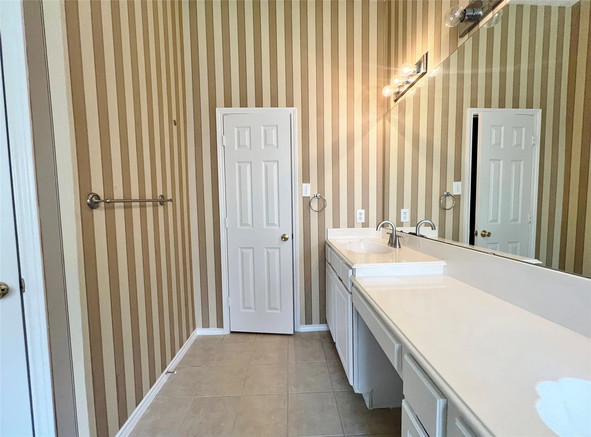 Single Family Residence For Rent in Collin County , 7700 Glenoaks Drive, Frisco, Texas 75034, 4 Bedroom, 2 Bathroom, 2 Garage spaces, 2,139 Sqft, built in 1995, mls#21323563, Real Estate Agent in Frisco, Homes For Rent in Collin county, Homes For Rent in Frisco, Realtor in Frisco Texas, Real Estate Brokerage Independent Realty Texas, Luminita Cordes Realtor