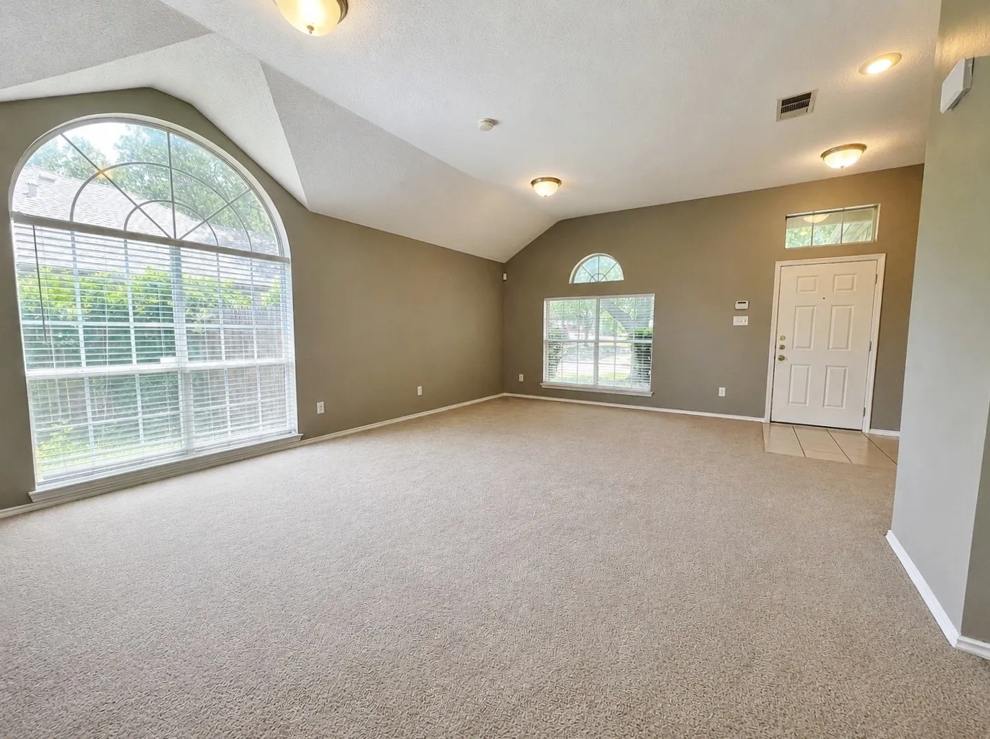 Single Family Residence For Rent in Collin County , 7700 Glenoaks Drive, Frisco, Texas 75034, 4 Bedroom, 2 Bathroom, 2 Garage spaces, 2,139 Sqft, built in 1995, mls#21323563, Real Estate Agent in Frisco, Homes For Rent in Collin county, Homes For Rent in Frisco, Realtor in Frisco Texas, Real Estate Brokerage Independent Realty Texas, Luminita Cordes Realtor