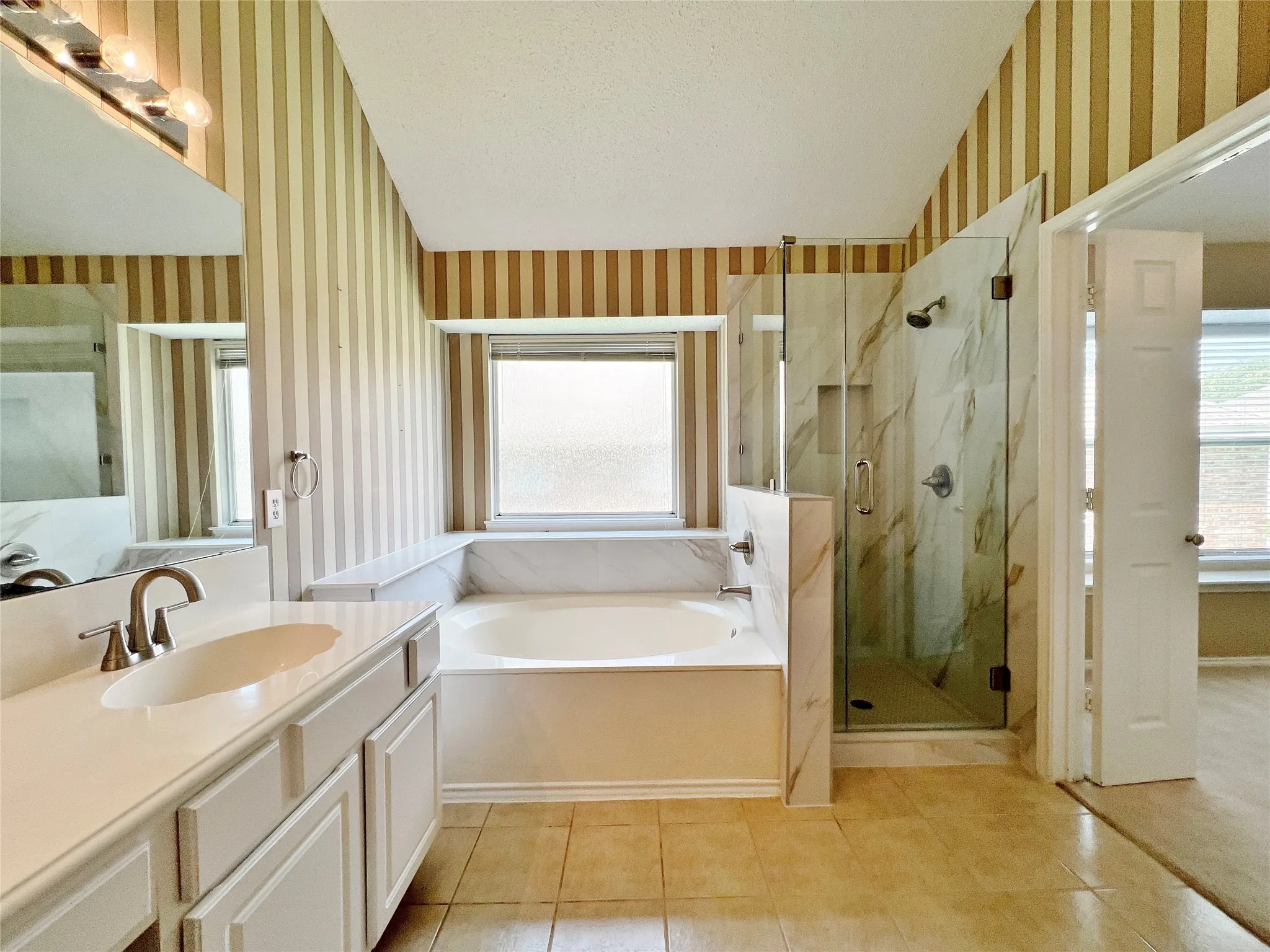 Single Family Residence For Rent in Collin County , 7700 Glenoaks Drive, Frisco, Texas 75034, 4 Bedroom, 2 Bathroom, 2 Garage spaces, 2,139 Sqft, built in 1995, mls#21323563, Real Estate Agent in Frisco, Homes For Rent in Collin county, Homes For Rent in Frisco, Realtor in Frisco Texas, Real Estate Brokerage Independent Realty Texas, Luminita Cordes Realtor