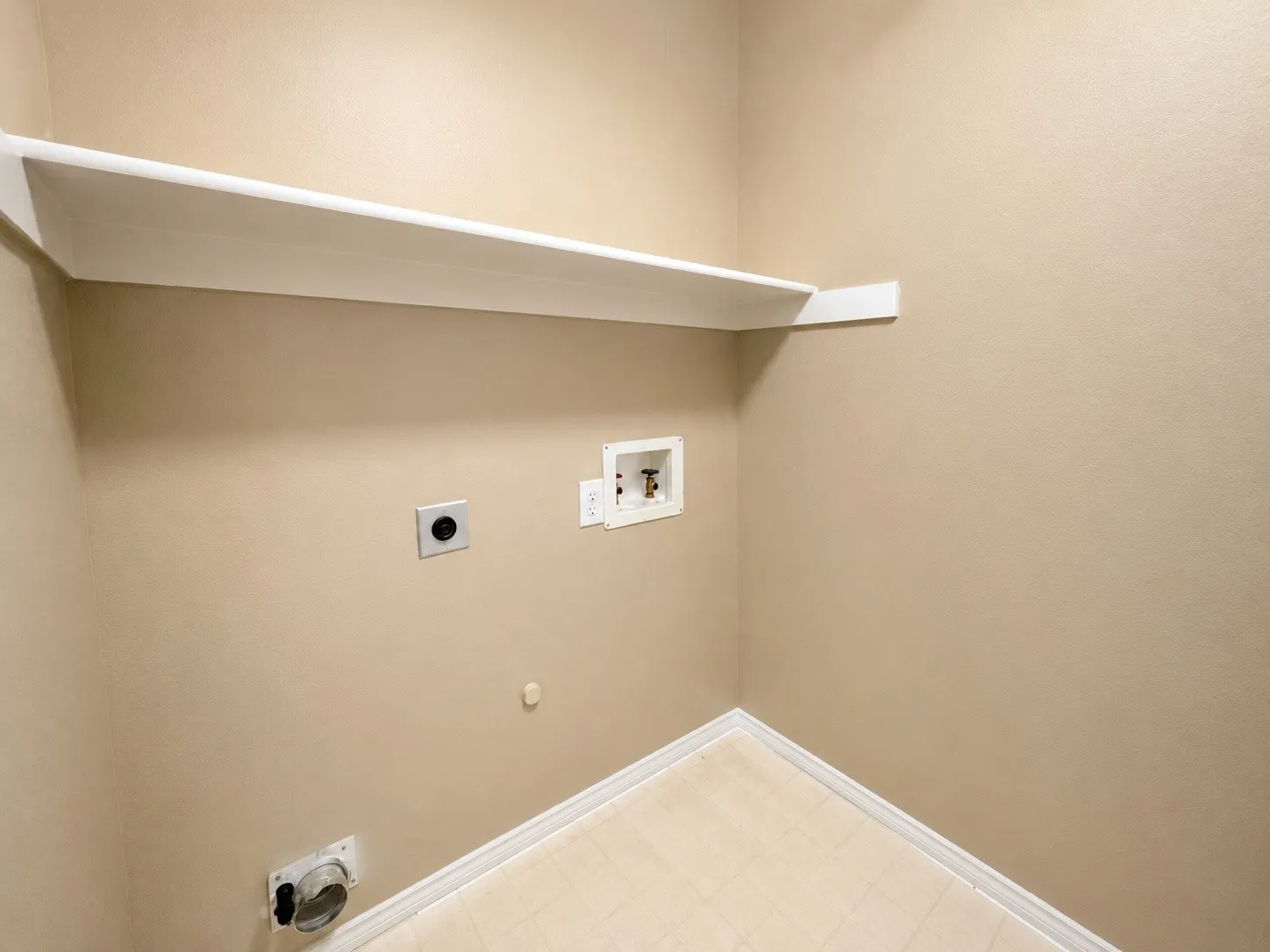 Single Family Residence For Rent in Collin County , 7700 Glenoaks Drive, Frisco, Texas 75034, 4 Bedroom, 2 Bathroom, 2 Garage spaces, 2,139 Sqft, built in 1995, mls#21323563, Real Estate Agent in Frisco, Homes For Rent in Collin county, Homes For Rent in Frisco, Realtor in Frisco Texas, Real Estate Brokerage Independent Realty Texas, Luminita Cordes Realtor