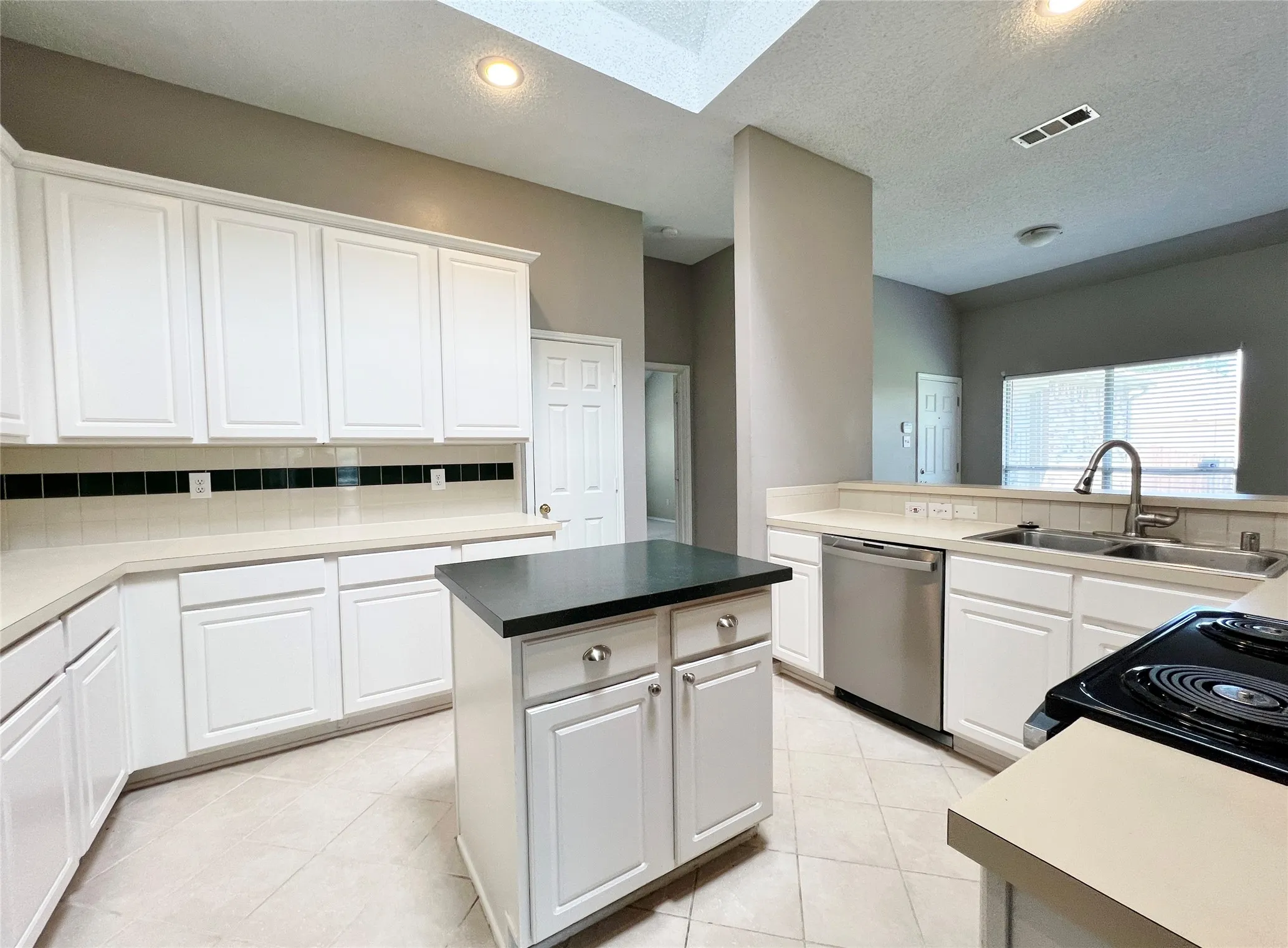 Single Family Residence For Rent in Collin County , 7700 Glenoaks Drive, Frisco, Texas 75034, 4 Bedroom, 2 Bathroom, 2 Garage spaces, 2,139 Sqft, built in 1995, mls#21323563, Real Estate Agent in Frisco, Homes For Rent in Collin county, Homes For Rent in Frisco, Realtor in Frisco Texas, Real Estate Brokerage Independent Realty Texas, Luminita Cordes Realtor