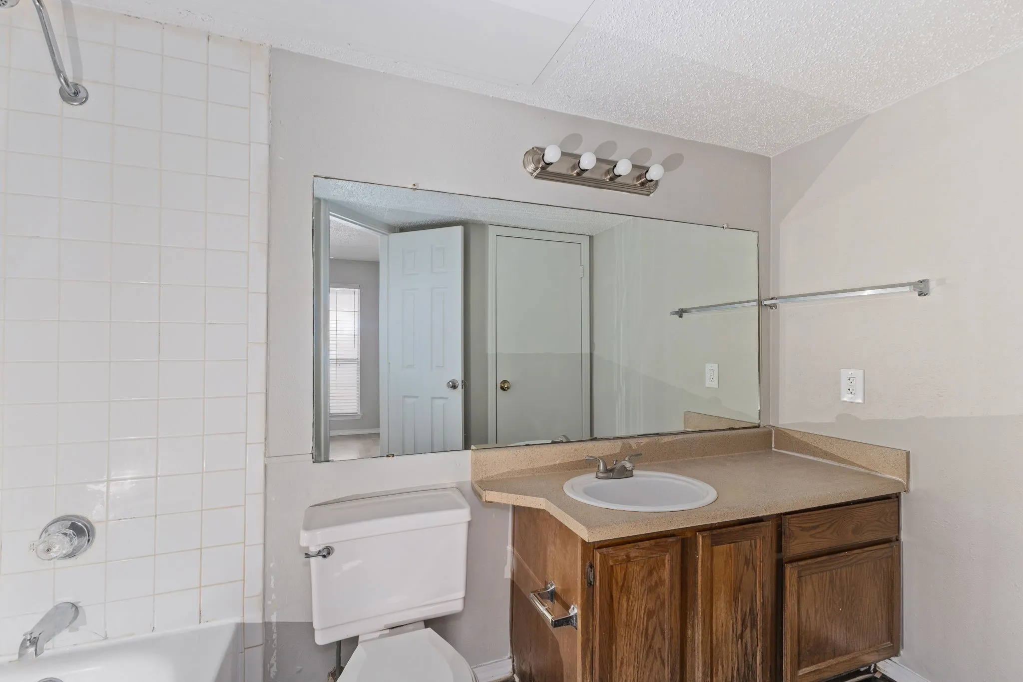 Condominium For Rent in Collin County , 18333 Roehampton Drive 418, Dallas, Texas 75252, 1 Bedroom, 1 Bathroom, Garage spaces, 448 Sqft, built in 1985, mls#21311951, Real Estate Agent in Dallas, Homes For Rent in Collin county, Homes For Rent in Dallas, Realtor in Dallas Texas, Real Estate Brokerage Independent Realty Texas, Luminita Cordes Realtor