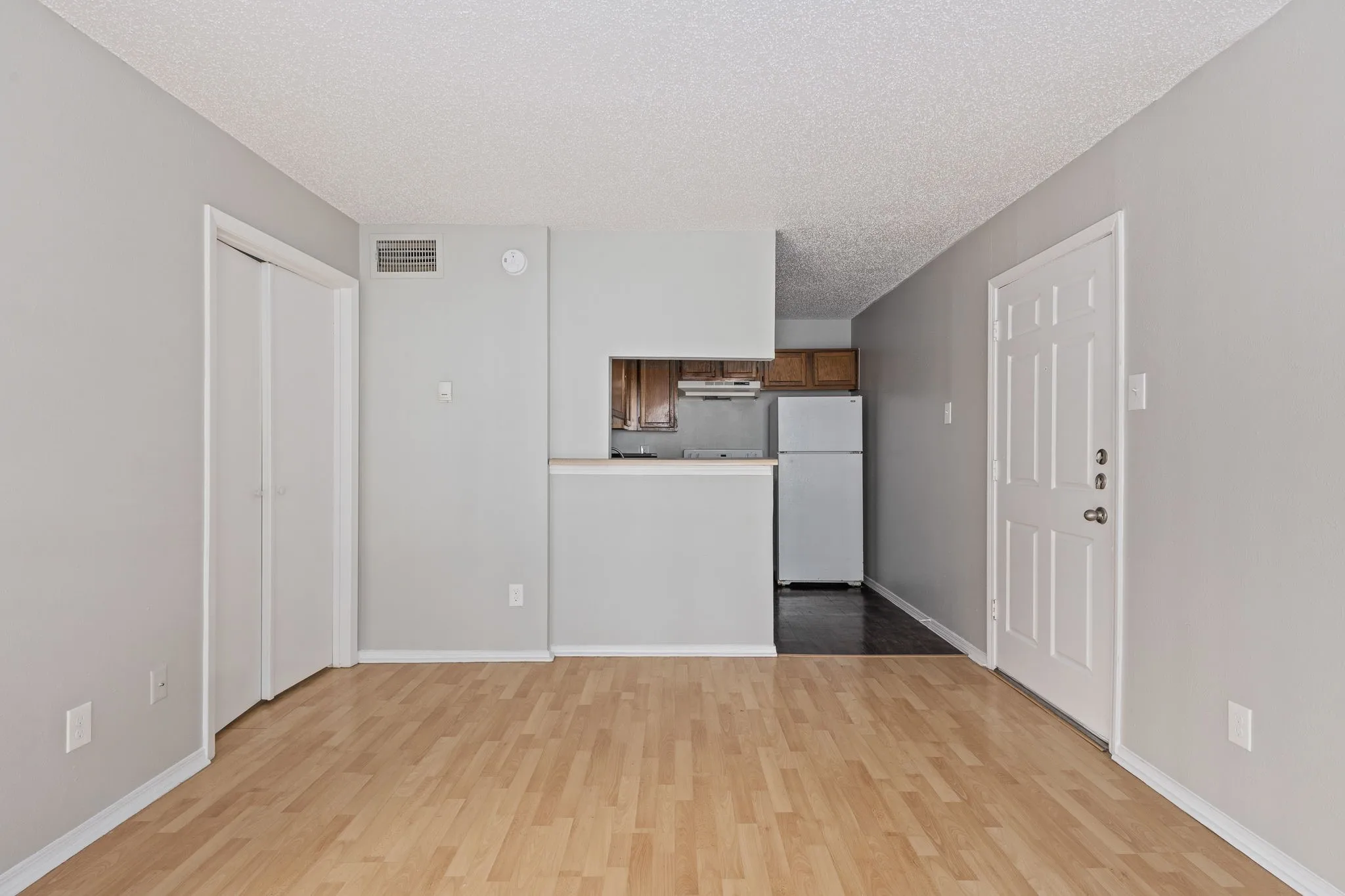 Condominium For Rent in Collin County , 18333 Roehampton Drive 418, Dallas, Texas 75252, 1 Bedroom, 1 Bathroom, Garage spaces, 448 Sqft, built in 1985, mls#21311951, Real Estate Agent in Dallas, Homes For Rent in Collin county, Homes For Rent in Dallas, Realtor in Dallas Texas, Real Estate Brokerage Independent Realty Texas, Luminita Cordes Realtor