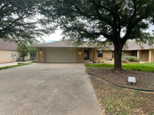 Duplex For Rent in Hood County , 609 Williamsburg Court, Granbury, Texas 76048, 3 Bedroom, 2 Bathroom, 2 Garage spaces, 1,848 Sqft, built in 1984, mls#21323579, Real Estate Agent in Granbury, Homes For Rent in Hood county, Homes For Rent in Granbury, Realtor in Granbury Texas, Real Estate Brokerage Independent Realty Texas, Luminita Cordes Realtor
