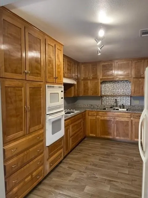 Duplex For Rent in Hood County , 609 Williamsburg Court, Granbury, Texas 76048, 3 Bedroom, 2 Bathroom, 2 Garage spaces, 1,848 Sqft, built in 1984, mls#21323579, Real Estate Agent in Granbury, Homes For Rent in Hood county, Homes For Rent in Granbury, Realtor in Granbury Texas, Real Estate Brokerage Independent Realty Texas, Luminita Cordes Realtor