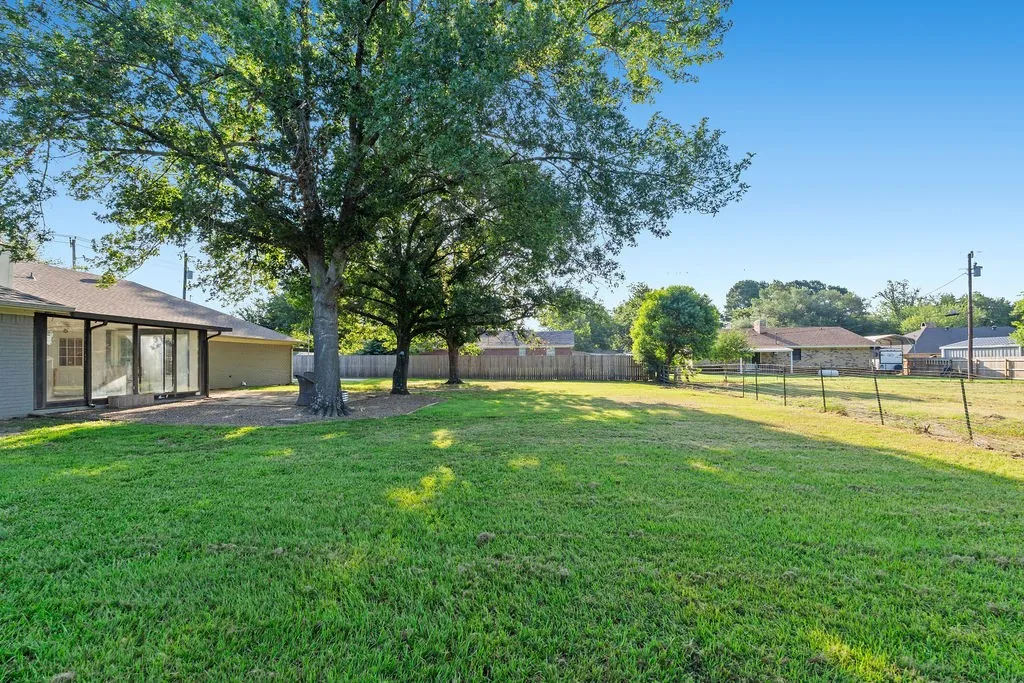 Single Family Residence For Sale in Hopkins County , 1620 College Street, Sulphur Springs, Texas 75482, 3 Bedroom, 2 Bathroom, 2 Garage spaces, 2,117 Sqft, built in 1984, mls#21323580, Real Estate Agent in Sulphur Springs, Homes For Sale in Hopkins county, Homes For Sale in Sulphur Springs, Realtor in Sulphur Springs Texas, Real Estate Brokerage Independent Realty Texas, Luminita Cordes Realtor