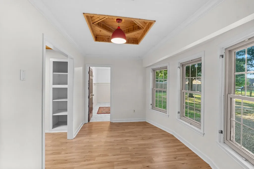 Single Family Residence For Sale in Hopkins County , 1620 College Street, Sulphur Springs, Texas 75482, 3 Bedroom, 2 Bathroom, 2 Garage spaces, 2,117 Sqft, built in 1984, mls#21323580, Real Estate Agent in Sulphur Springs, Homes For Sale in Hopkins county, Homes For Sale in Sulphur Springs, Realtor in Sulphur Springs Texas, Real Estate Brokerage Independent Realty Texas, Luminita Cordes Realtor