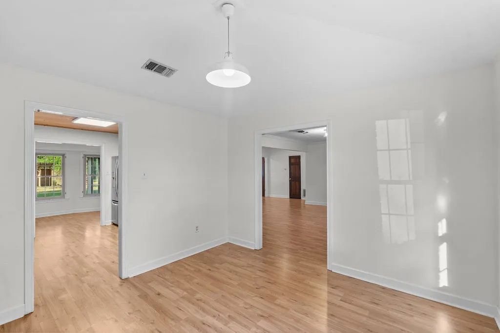 Single Family Residence For Sale in Hopkins County , 1620 College Street, Sulphur Springs, Texas 75482, 3 Bedroom, 2 Bathroom, 2 Garage spaces, 2,117 Sqft, built in 1984, mls#21323580, Real Estate Agent in Sulphur Springs, Homes For Sale in Hopkins county, Homes For Sale in Sulphur Springs, Realtor in Sulphur Springs Texas, Real Estate Brokerage Independent Realty Texas, Luminita Cordes Realtor