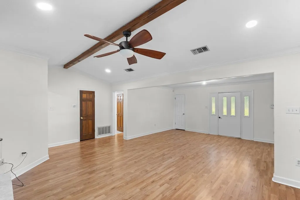 Single Family Residence For Sale in Hopkins County , 1620 College Street, Sulphur Springs, Texas 75482, 3 Bedroom, 2 Bathroom, 2 Garage spaces, 2,117 Sqft, built in 1984, mls#21323580, Real Estate Agent in Sulphur Springs, Homes For Sale in Hopkins county, Homes For Sale in Sulphur Springs, Realtor in Sulphur Springs Texas, Real Estate Brokerage Independent Realty Texas, Luminita Cordes Realtor