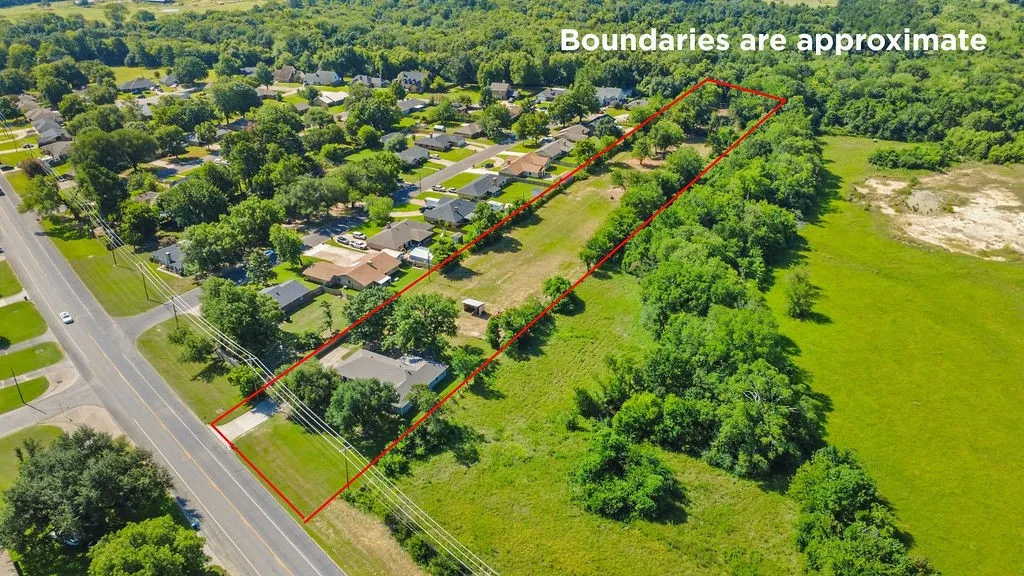 Single Family Residence For Sale in Hopkins County , 1620 College Street, Sulphur Springs, Texas 75482, 3 Bedroom, 2 Bathroom, 2 Garage spaces, 2,117 Sqft, built in 1984, mls#21323580, Real Estate Agent in Sulphur Springs, Homes For Sale in Hopkins county, Homes For Sale in Sulphur Springs, Realtor in Sulphur Springs Texas, Real Estate Brokerage Independent Realty Texas, Luminita Cordes Realtor