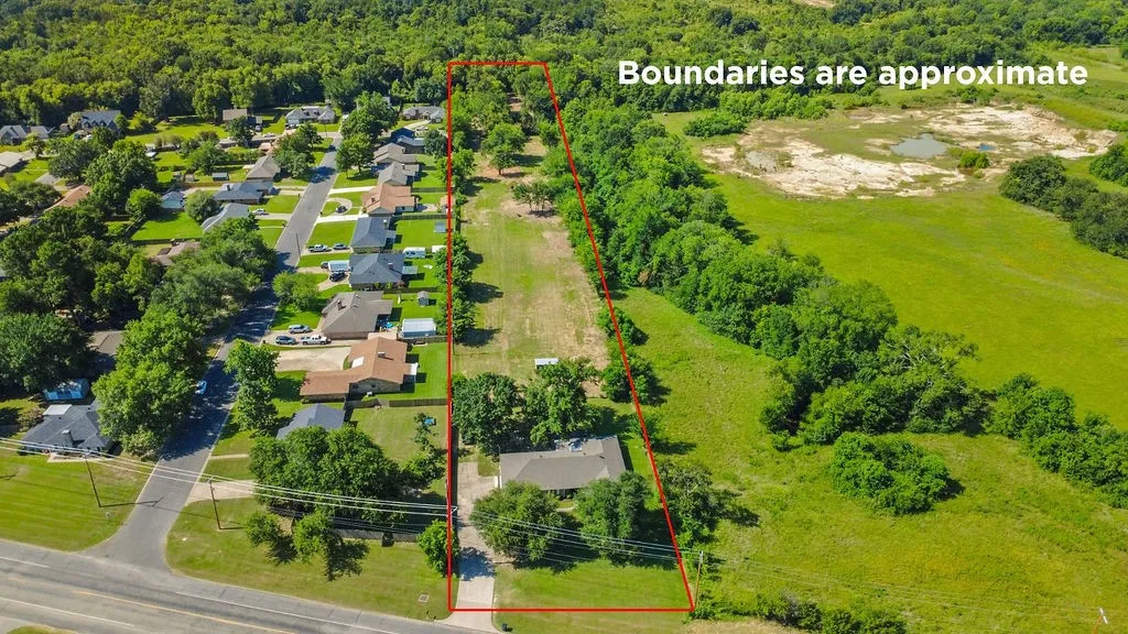 Single Family Residence For Sale in Hopkins County , 1620 College Street, Sulphur Springs, Texas 75482, 3 Bedroom, 2 Bathroom, 2 Garage spaces, 2,117 Sqft, built in 1984, mls#21323580, Real Estate Agent in Sulphur Springs, Homes For Sale in Hopkins county, Homes For Sale in Sulphur Springs, Realtor in Sulphur Springs Texas, Real Estate Brokerage Independent Realty Texas, Luminita Cordes Realtor