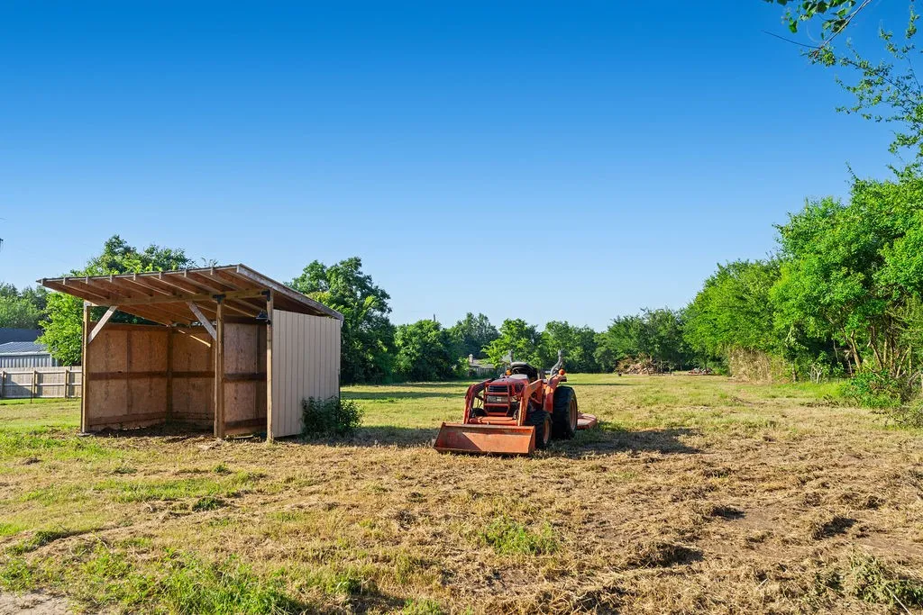 Single Family Residence For Sale in Hopkins County , 1620 College Street, Sulphur Springs, Texas 75482, 3 Bedroom, 2 Bathroom, 2 Garage spaces, 2,117 Sqft, built in 1984, mls#21323580, Real Estate Agent in Sulphur Springs, Homes For Sale in Hopkins county, Homes For Sale in Sulphur Springs, Realtor in Sulphur Springs Texas, Real Estate Brokerage Independent Realty Texas, Luminita Cordes Realtor