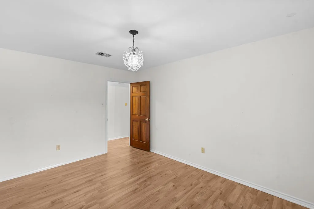 Single Family Residence For Sale in Hopkins County , 1620 College Street, Sulphur Springs, Texas 75482, 3 Bedroom, 2 Bathroom, 2 Garage spaces, 2,117 Sqft, built in 1984, mls#21323580, Real Estate Agent in Sulphur Springs, Homes For Sale in Hopkins county, Homes For Sale in Sulphur Springs, Realtor in Sulphur Springs Texas, Real Estate Brokerage Independent Realty Texas, Luminita Cordes Realtor