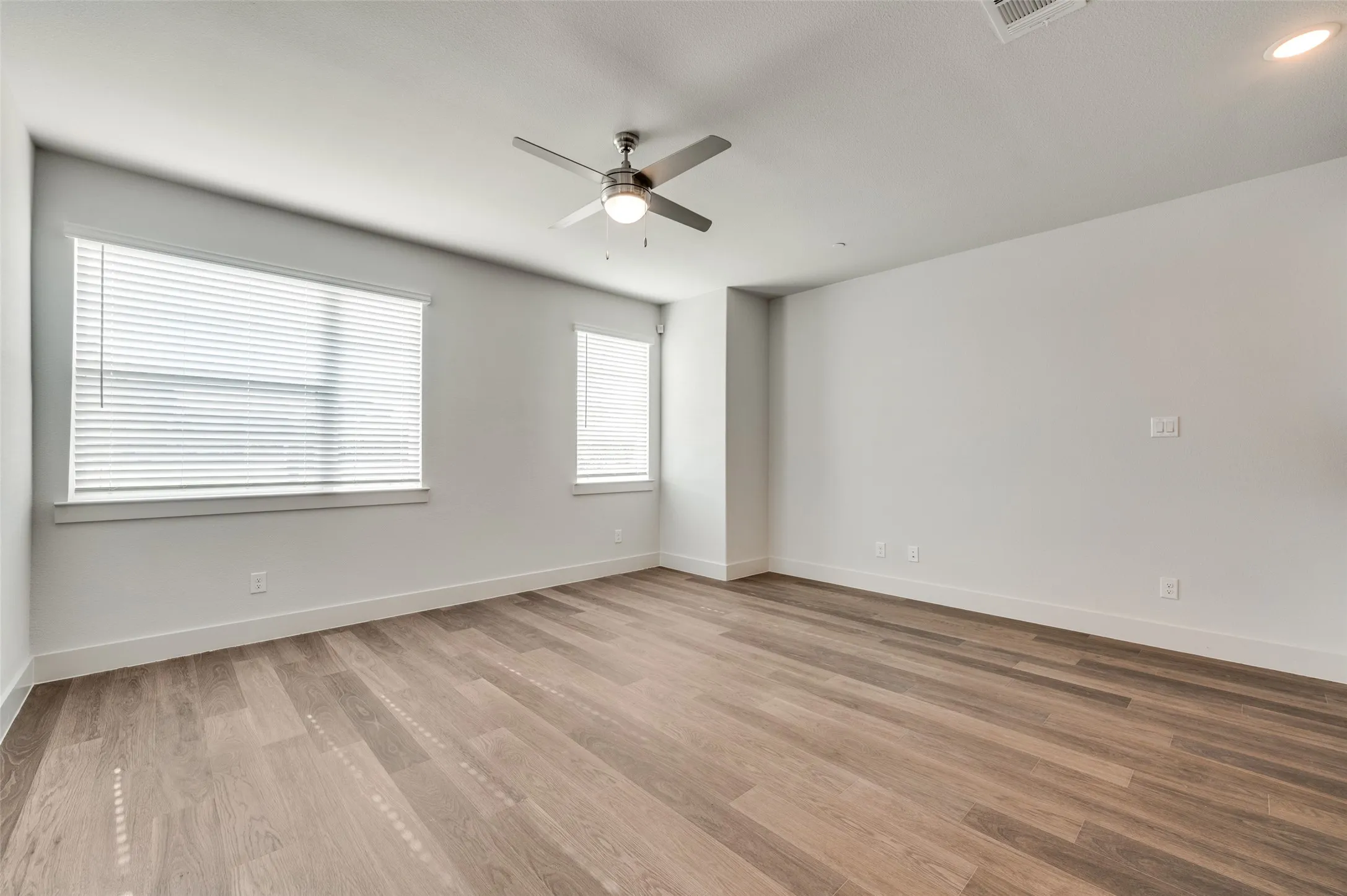 Townhouse For Sale in Denton County , 4553 Lamplights Drive, Celina, Texas 75078, 3 Bedroom, 3 Bathroom, 2 Garage spaces, 2,249 Sqft, built in 2024, mls#21322566, Real Estate Agent in Celina, Homes For Sale in Denton county, Homes For Sale in Celina, Realtor in Celina Texas, Real Estate Brokerage Independent Realty Texas, Luminita Cordes Realtor