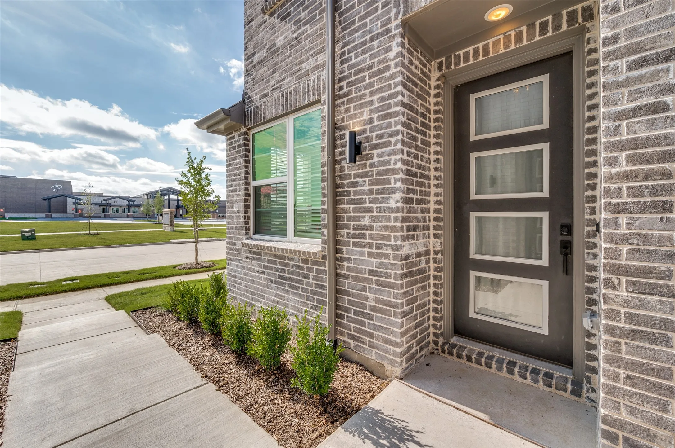Townhouse For Sale in Denton County , 4553 Lamplights Drive, Celina, Texas 75078, 3 Bedroom, 3 Bathroom, 2 Garage spaces, 2,249 Sqft, built in 2024, mls#21322566, Real Estate Agent in Celina, Homes For Sale in Denton county, Homes For Sale in Celina, Realtor in Celina Texas, Real Estate Brokerage Independent Realty Texas, Luminita Cordes Realtor