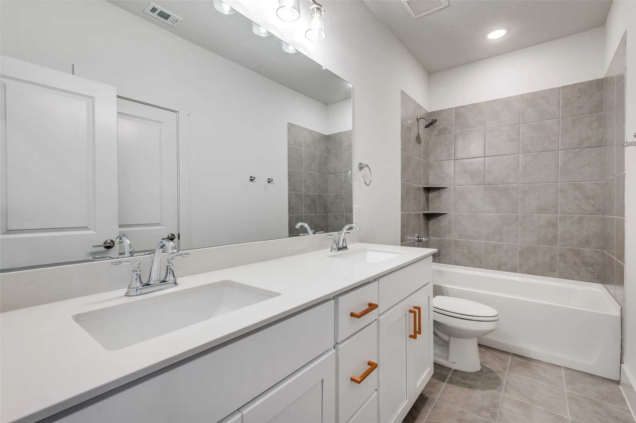 Townhouse For Sale in Denton County , 4553 Lamplights Drive, Celina, Texas 75078, 3 Bedroom, 3 Bathroom, 2 Garage spaces, 2,249 Sqft, built in 2024, mls#21322566, Real Estate Agent in Celina, Homes For Sale in Denton county, Homes For Sale in Celina, Realtor in Celina Texas, Real Estate Brokerage Independent Realty Texas, Luminita Cordes Realtor
