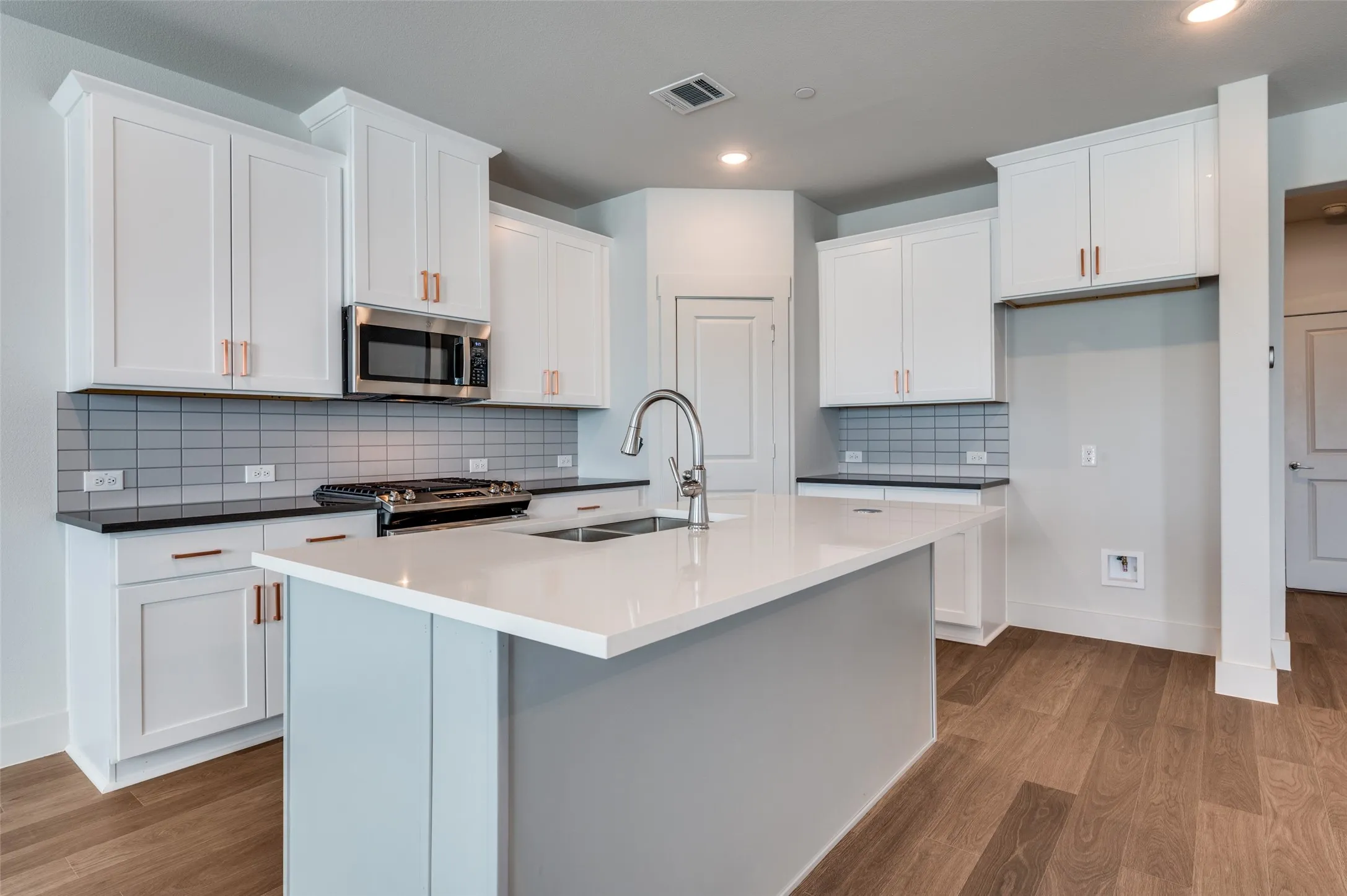 Townhouse For Sale in Denton County , 4553 Lamplights Drive, Celina, Texas 75078, 3 Bedroom, 3 Bathroom, 2 Garage spaces, 2,249 Sqft, built in 2024, mls#21322566, Real Estate Agent in Celina, Homes For Sale in Denton county, Homes For Sale in Celina, Realtor in Celina Texas, Real Estate Brokerage Independent Realty Texas, Luminita Cordes Realtor