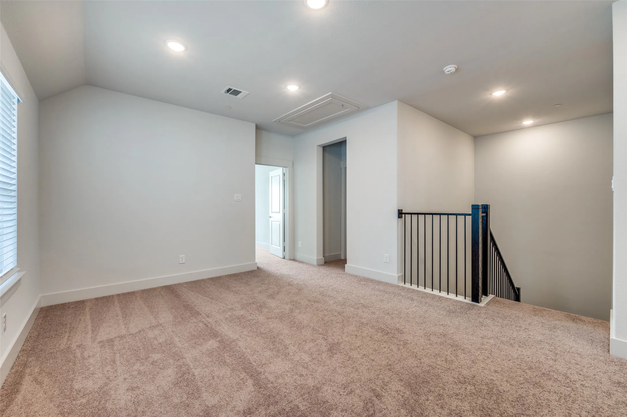 Townhouse For Sale in Denton County , 4553 Lamplights Drive, Celina, Texas 75078, 3 Bedroom, 3 Bathroom, 2 Garage spaces, 2,249 Sqft, built in 2024, mls#21322566, Real Estate Agent in Celina, Homes For Sale in Denton county, Homes For Sale in Celina, Realtor in Celina Texas, Real Estate Brokerage Independent Realty Texas, Luminita Cordes Realtor