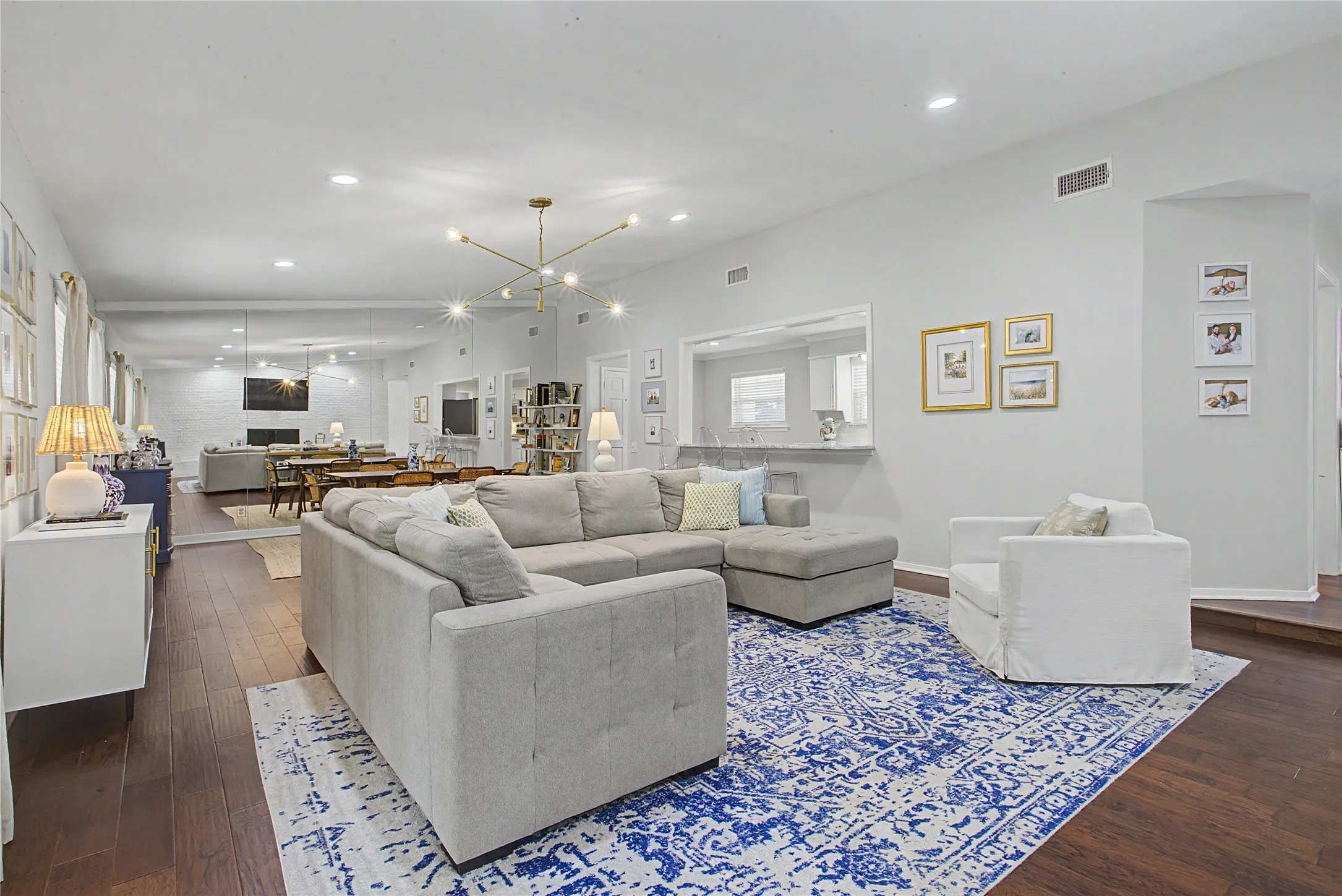 Single Family Residence For Sale in Tarrant County , 1921 Dakar Road E, Fort Worth, Texas 76116, 3 Bedroom, 2 Bathroom, 2 Garage spaces, 2,605 Sqft, built in 1962, mls#21317455, Real Estate Agent in Fort Worth, Homes For Sale in Tarrant county, Homes For Sale in Fort Worth, Realtor in Fort Worth Texas, Real Estate Brokerage Independent Realty Texas, Luminita Cordes Realtor