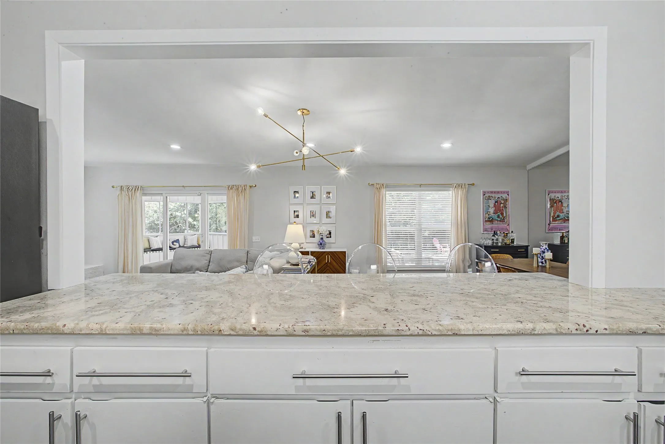 Single Family Residence For Sale in Tarrant County , 1921 Dakar Road E, Fort Worth, Texas 76116, 3 Bedroom, 2 Bathroom, 2 Garage spaces, 2,605 Sqft, built in 1962, mls#21317455, Real Estate Agent in Fort Worth, Homes For Sale in Tarrant county, Homes For Sale in Fort Worth, Realtor in Fort Worth Texas, Real Estate Brokerage Independent Realty Texas, Luminita Cordes Realtor