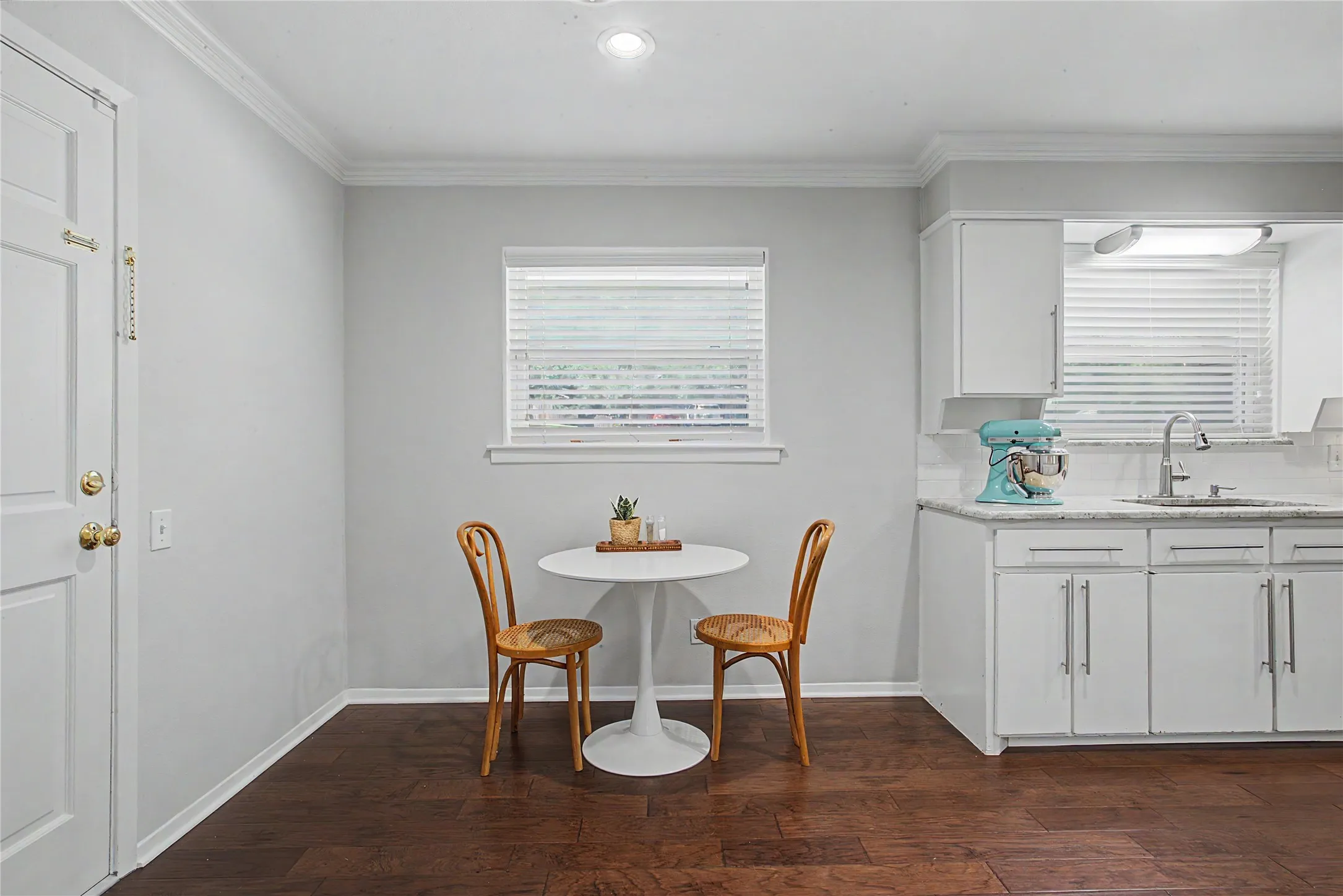 Single Family Residence For Sale in Tarrant County , 1921 Dakar Road E, Fort Worth, Texas 76116, 3 Bedroom, 2 Bathroom, 2 Garage spaces, 2,605 Sqft, built in 1962, mls#21317455, Real Estate Agent in Fort Worth, Homes For Sale in Tarrant county, Homes For Sale in Fort Worth, Realtor in Fort Worth Texas, Real Estate Brokerage Independent Realty Texas, Luminita Cordes Realtor