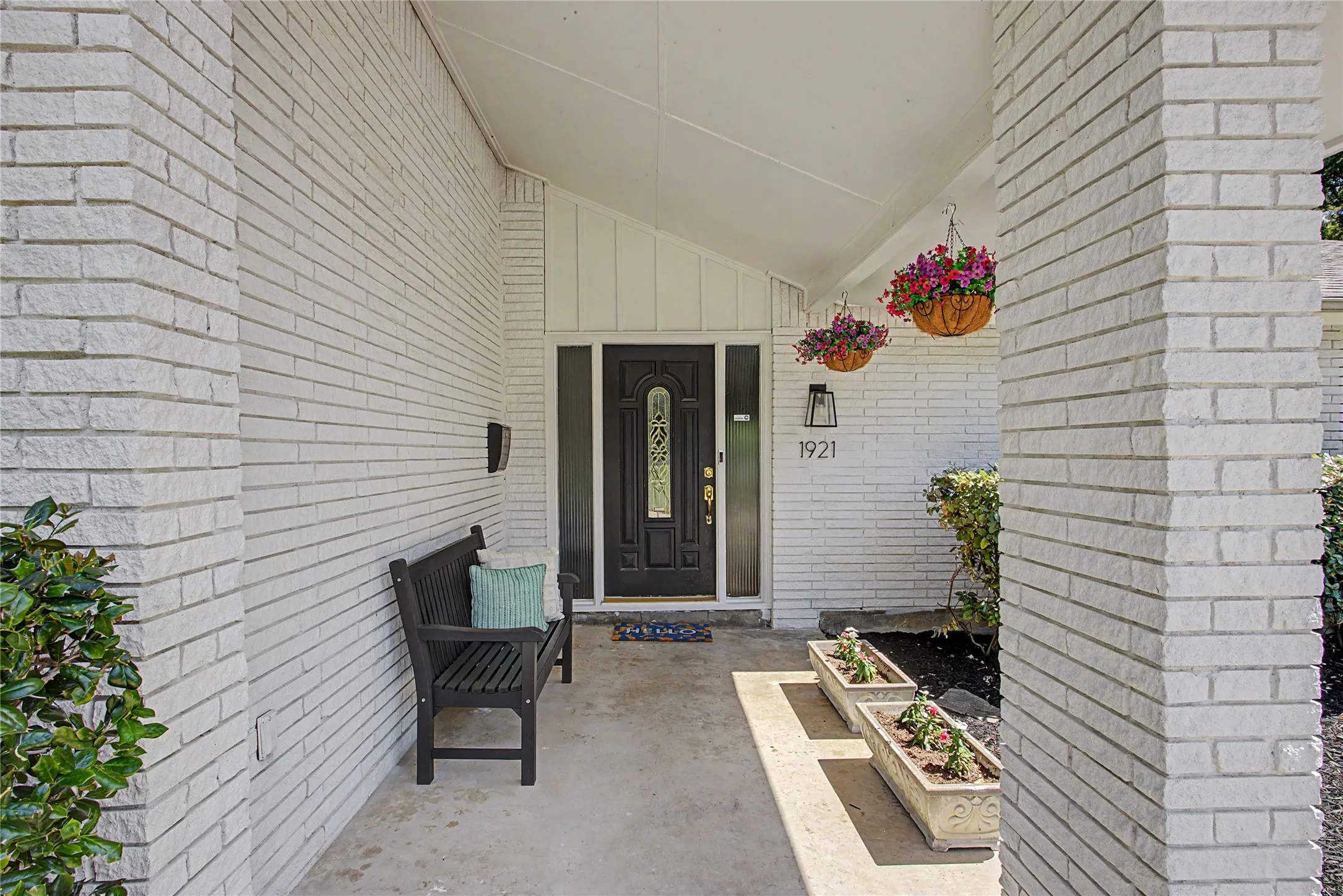 Single Family Residence For Sale in Tarrant County , 1921 Dakar Road E, Fort Worth, Texas 76116, 3 Bedroom, 2 Bathroom, 2 Garage spaces, 2,605 Sqft, built in 1962, mls#21317455, Real Estate Agent in Fort Worth, Homes For Sale in Tarrant county, Homes For Sale in Fort Worth, Realtor in Fort Worth Texas, Real Estate Brokerage Independent Realty Texas, Luminita Cordes Realtor
