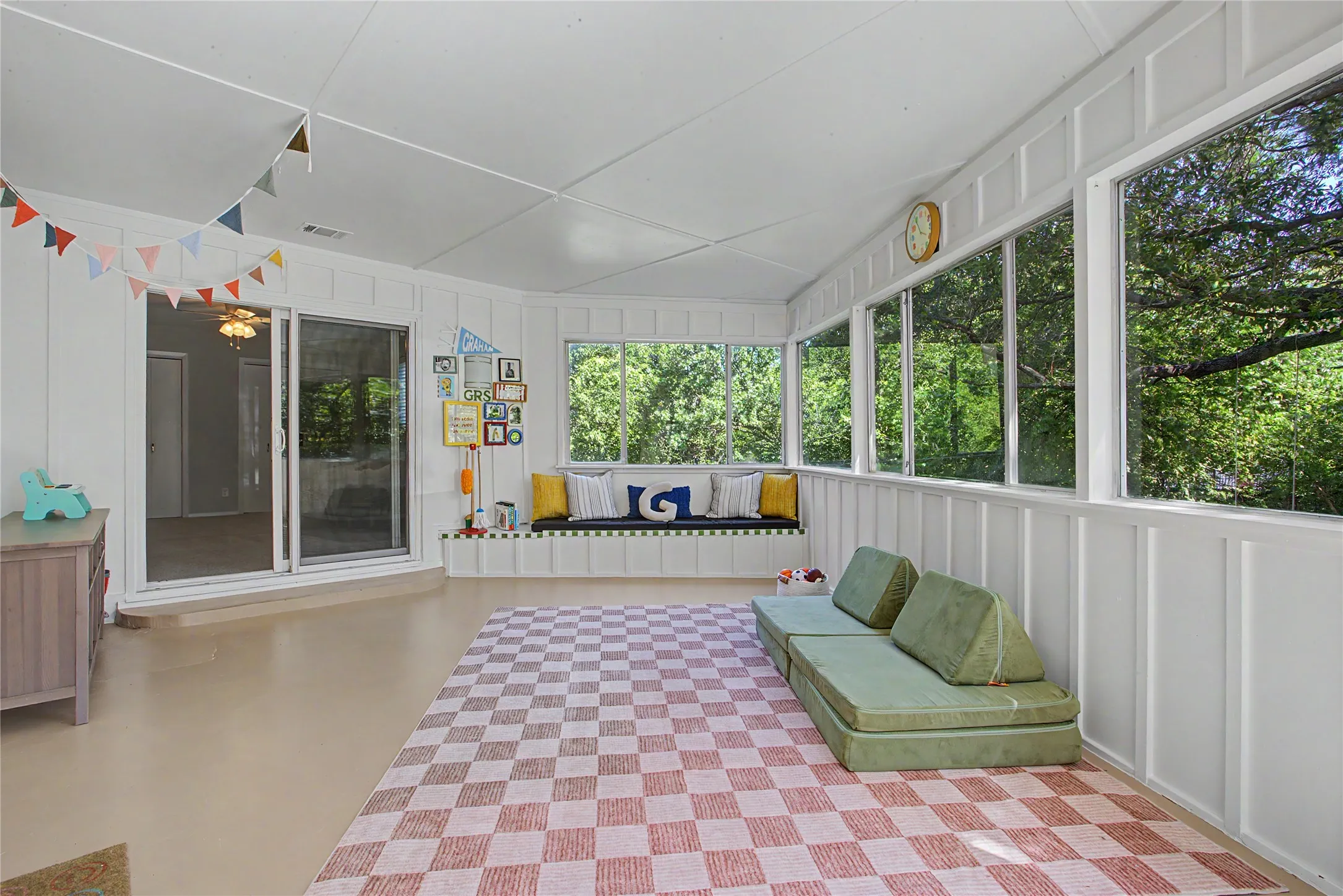 Single Family Residence For Sale in Tarrant County , 1921 Dakar Road E, Fort Worth, Texas 76116, 3 Bedroom, 2 Bathroom, 2 Garage spaces, 2,605 Sqft, built in 1962, mls#21317455, Real Estate Agent in Fort Worth, Homes For Sale in Tarrant county, Homes For Sale in Fort Worth, Realtor in Fort Worth Texas, Real Estate Brokerage Independent Realty Texas, Luminita Cordes Realtor