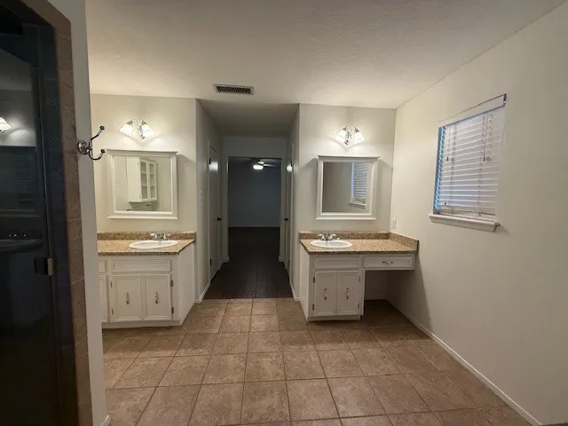 Single Family Residence For Rent in Taylor County , 4608 Oak Knoll Street, Abilene, Texas 79606, 4 Bedroom, 2 Bathroom, 2 Garage spaces, 1,891 Sqft, built in 1981, mls#21323632, Real Estate Agent in Abilene, Homes For Rent in Taylor county, Homes For Rent in Abilene, Realtor in Abilene Texas, Real Estate Brokerage Independent Realty Texas, Luminita Cordes Realtor