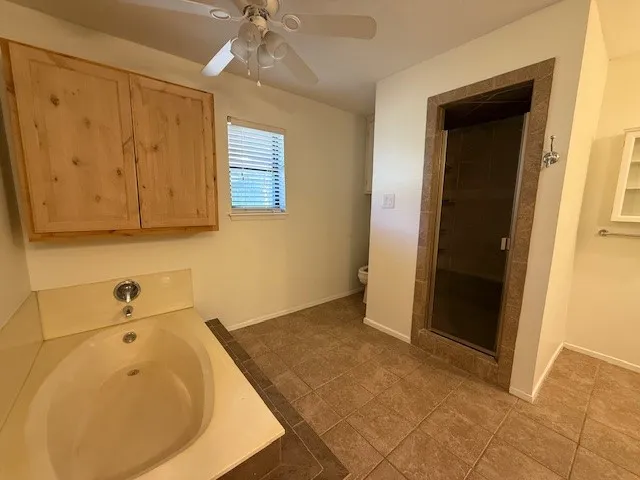 Single Family Residence For Rent in Taylor County , 4608 Oak Knoll Street, Abilene, Texas 79606, 4 Bedroom, 2 Bathroom, 2 Garage spaces, 1,891 Sqft, built in 1981, mls#21323632, Real Estate Agent in Abilene, Homes For Rent in Taylor county, Homes For Rent in Abilene, Realtor in Abilene Texas, Real Estate Brokerage Independent Realty Texas, Luminita Cordes Realtor
