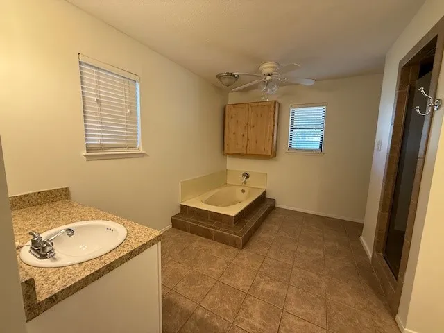 Single Family Residence For Rent in Taylor County , 4608 Oak Knoll Street, Abilene, Texas 79606, 4 Bedroom, 2 Bathroom, 2 Garage spaces, 1,891 Sqft, built in 1981, mls#21323632, Real Estate Agent in Abilene, Homes For Rent in Taylor county, Homes For Rent in Abilene, Realtor in Abilene Texas, Real Estate Brokerage Independent Realty Texas, Luminita Cordes Realtor