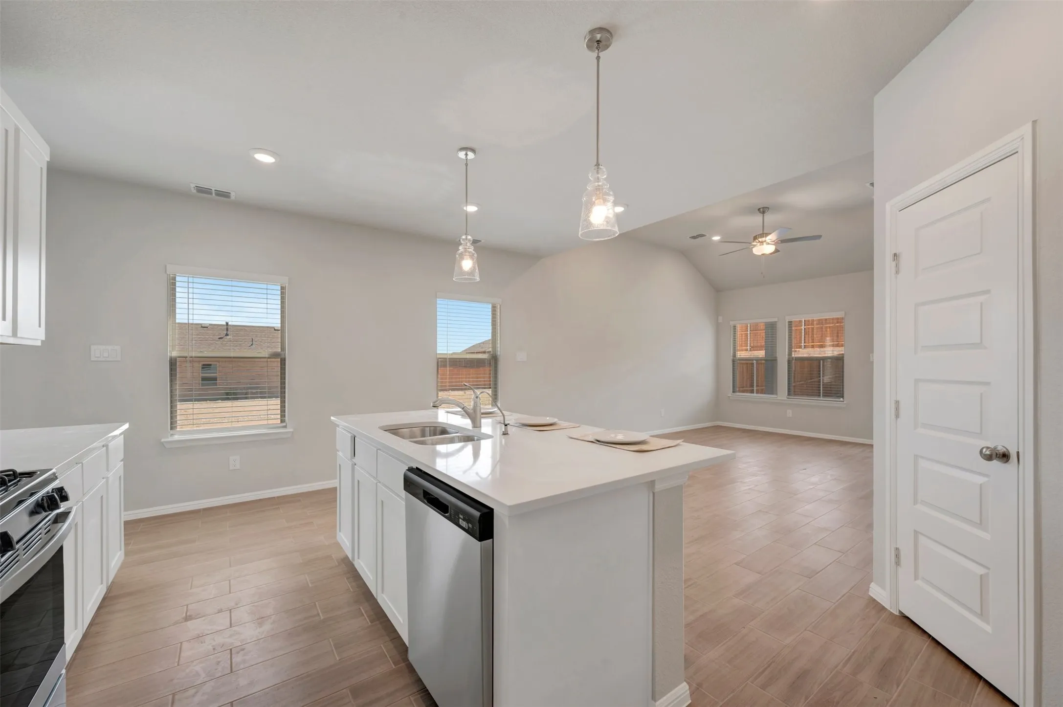 Single Family Residence For Sale in Grayson County , 1262 Tallowwood Trail, Van Alstyne, Texas 75495, 4 Bedroom, 4 Bathroom, 2 Garage spaces, 2,155 Sqft, built in 2026, mls#21305013, Real Estate Agent in Van Alstyne, Homes For Sale in Grayson county, Homes For Sale in Van Alstyne, Realtor in Van Alstyne Texas, Real Estate Brokerage Independent Realty Texas, Luminita Cordes Realtor