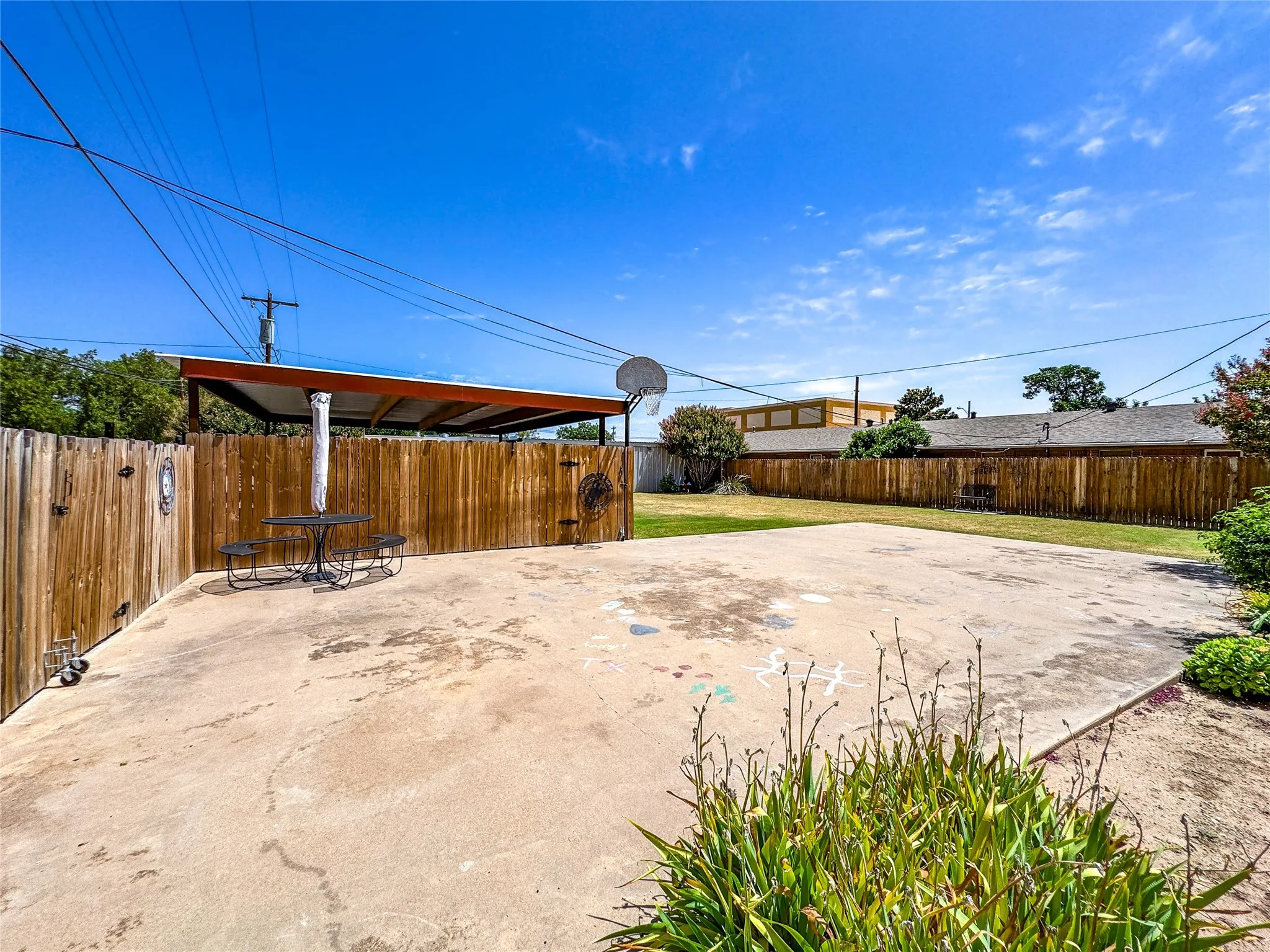 Apartment For Sale in Haskell County , 703 N Avenue E, Haskell, Texas 79521, 4 Bedroom, 4 Bathroom, 1 Garage spaces, 3,202 Sqft, built in 1963, mls#21312234, Real Estate Agent in Haskell, Homes For Sale in Haskell county, Homes For Sale in Haskell, Realtor in Haskell Texas, Real Estate Brokerage Independent Realty Texas, Luminita Cordes Realtor