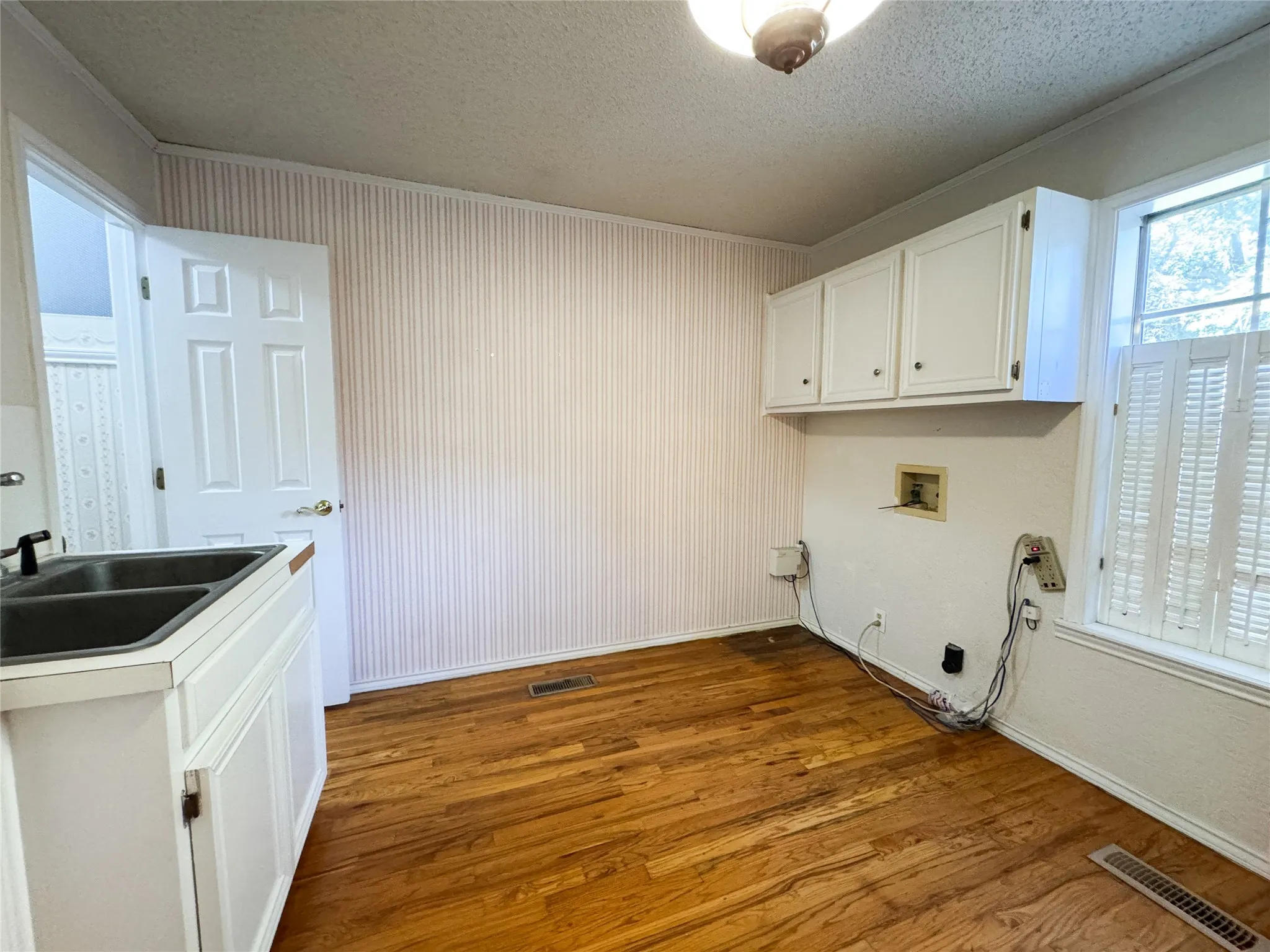 Apartment For Sale in Haskell County , 703 N Avenue E, Haskell, Texas 79521, 4 Bedroom, 4 Bathroom, 1 Garage spaces, 3,202 Sqft, built in 1963, mls#21312234, Real Estate Agent in Haskell, Homes For Sale in Haskell county, Homes For Sale in Haskell, Realtor in Haskell Texas, Real Estate Brokerage Independent Realty Texas, Luminita Cordes Realtor