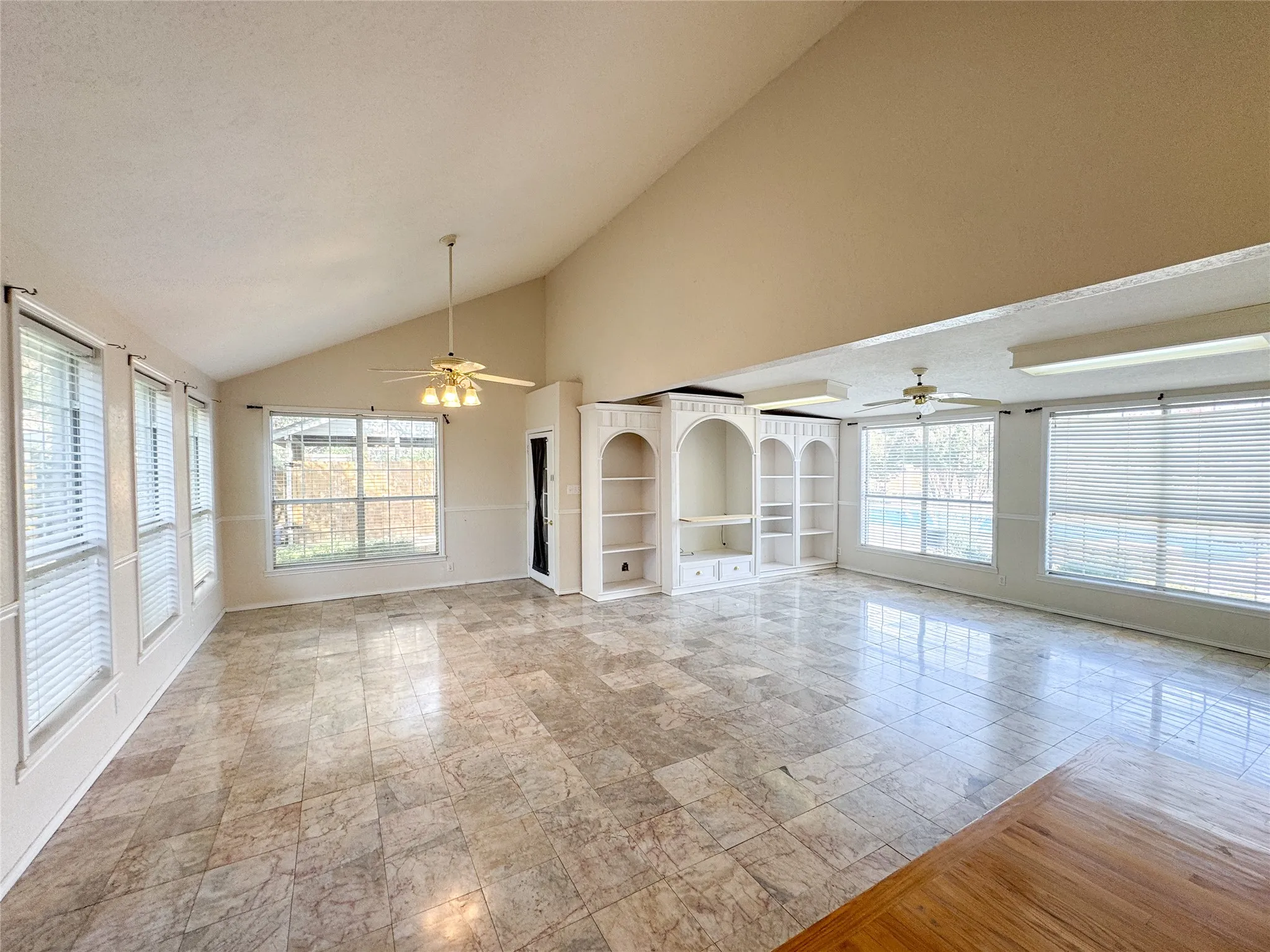 Apartment For Sale in Haskell County , 703 N Avenue E, Haskell, Texas 79521, 4 Bedroom, 4 Bathroom, 1 Garage spaces, 3,202 Sqft, built in 1963, mls#21312234, Real Estate Agent in Haskell, Homes For Sale in Haskell county, Homes For Sale in Haskell, Realtor in Haskell Texas, Real Estate Brokerage Independent Realty Texas, Luminita Cordes Realtor