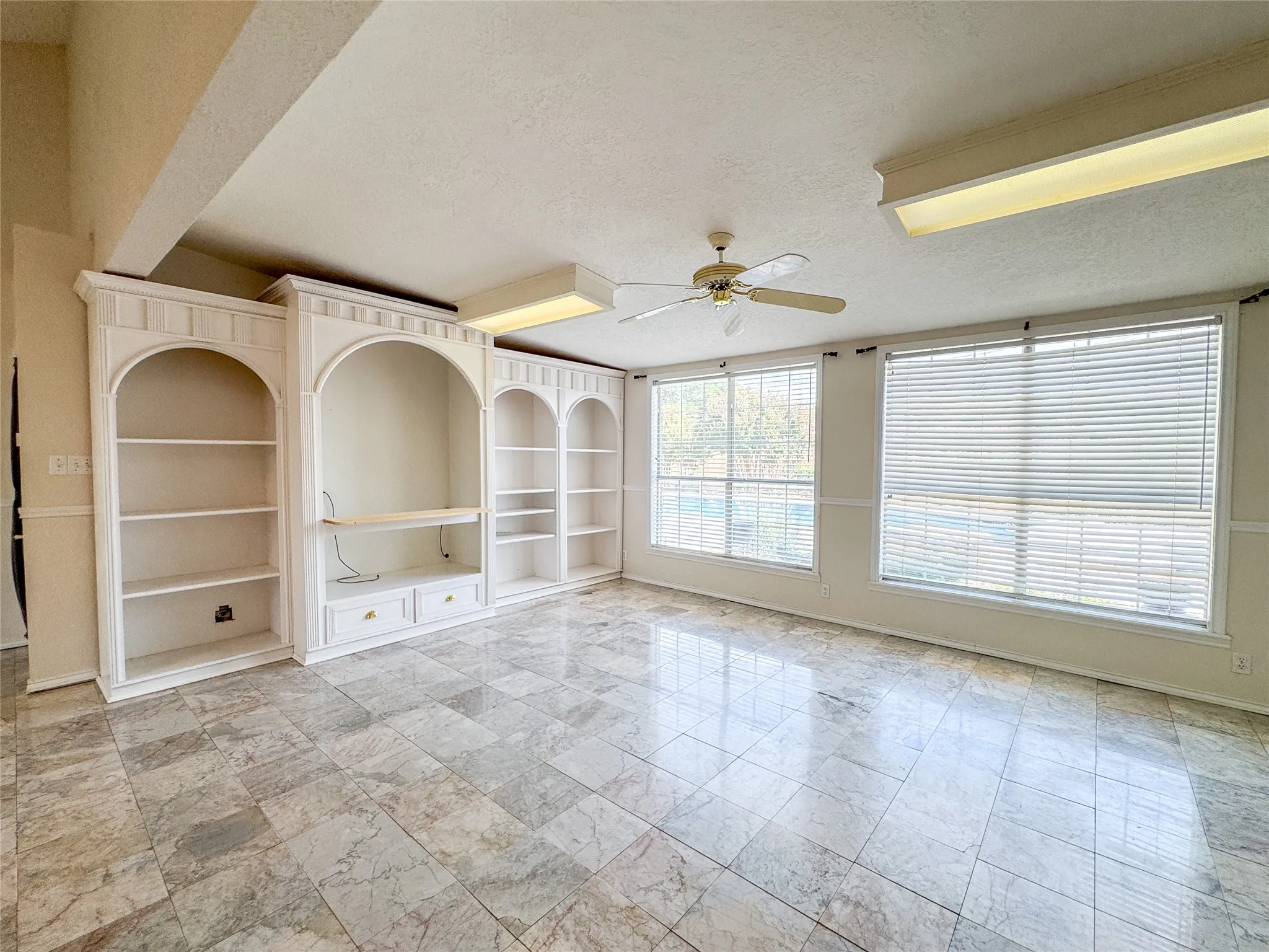 Apartment For Sale in Haskell County , 703 N Avenue E, Haskell, Texas 79521, 4 Bedroom, 4 Bathroom, 1 Garage spaces, 3,202 Sqft, built in 1963, mls#21312234, Real Estate Agent in Haskell, Homes For Sale in Haskell county, Homes For Sale in Haskell, Realtor in Haskell Texas, Real Estate Brokerage Independent Realty Texas, Luminita Cordes Realtor