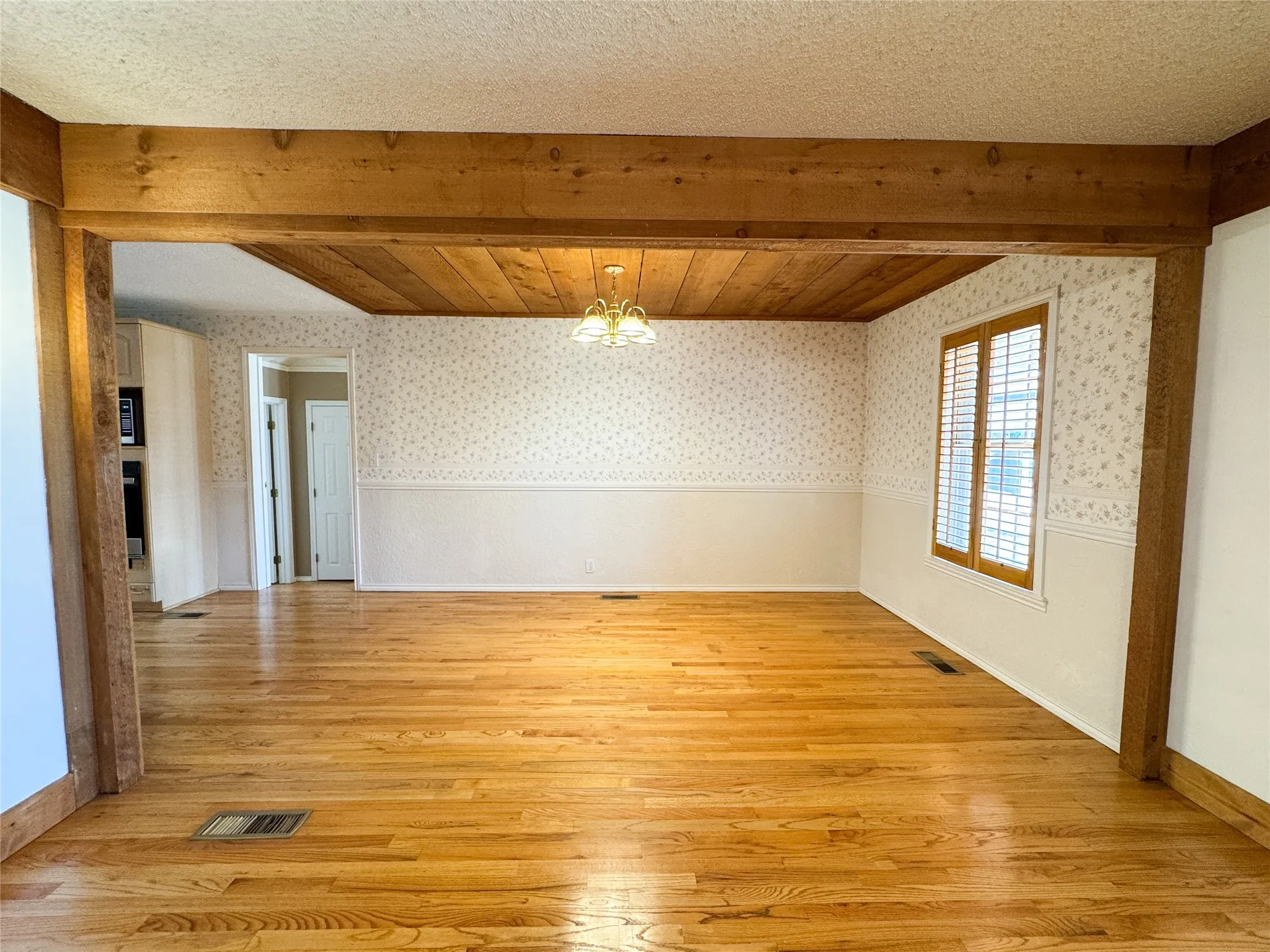 Apartment For Sale in Haskell County , 703 N Avenue E, Haskell, Texas 79521, 4 Bedroom, 4 Bathroom, 1 Garage spaces, 3,202 Sqft, built in 1963, mls#21312234, Real Estate Agent in Haskell, Homes For Sale in Haskell county, Homes For Sale in Haskell, Realtor in Haskell Texas, Real Estate Brokerage Independent Realty Texas, Luminita Cordes Realtor