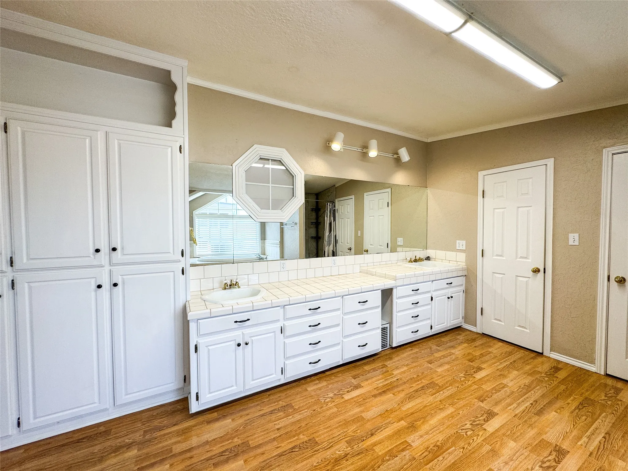 Apartment For Sale in Haskell County , 703 N Avenue E, Haskell, Texas 79521, 4 Bedroom, 4 Bathroom, 1 Garage spaces, 3,202 Sqft, built in 1963, mls#21312234, Real Estate Agent in Haskell, Homes For Sale in Haskell county, Homes For Sale in Haskell, Realtor in Haskell Texas, Real Estate Brokerage Independent Realty Texas, Luminita Cordes Realtor