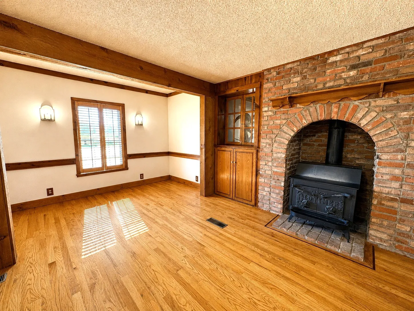 Apartment For Sale in Haskell County , 703 N Avenue E, Haskell, Texas 79521, 4 Bedroom, 4 Bathroom, 1 Garage spaces, 3,202 Sqft, built in 1963, mls#21312234, Real Estate Agent in Haskell, Homes For Sale in Haskell county, Homes For Sale in Haskell, Realtor in Haskell Texas, Real Estate Brokerage Independent Realty Texas, Luminita Cordes Realtor