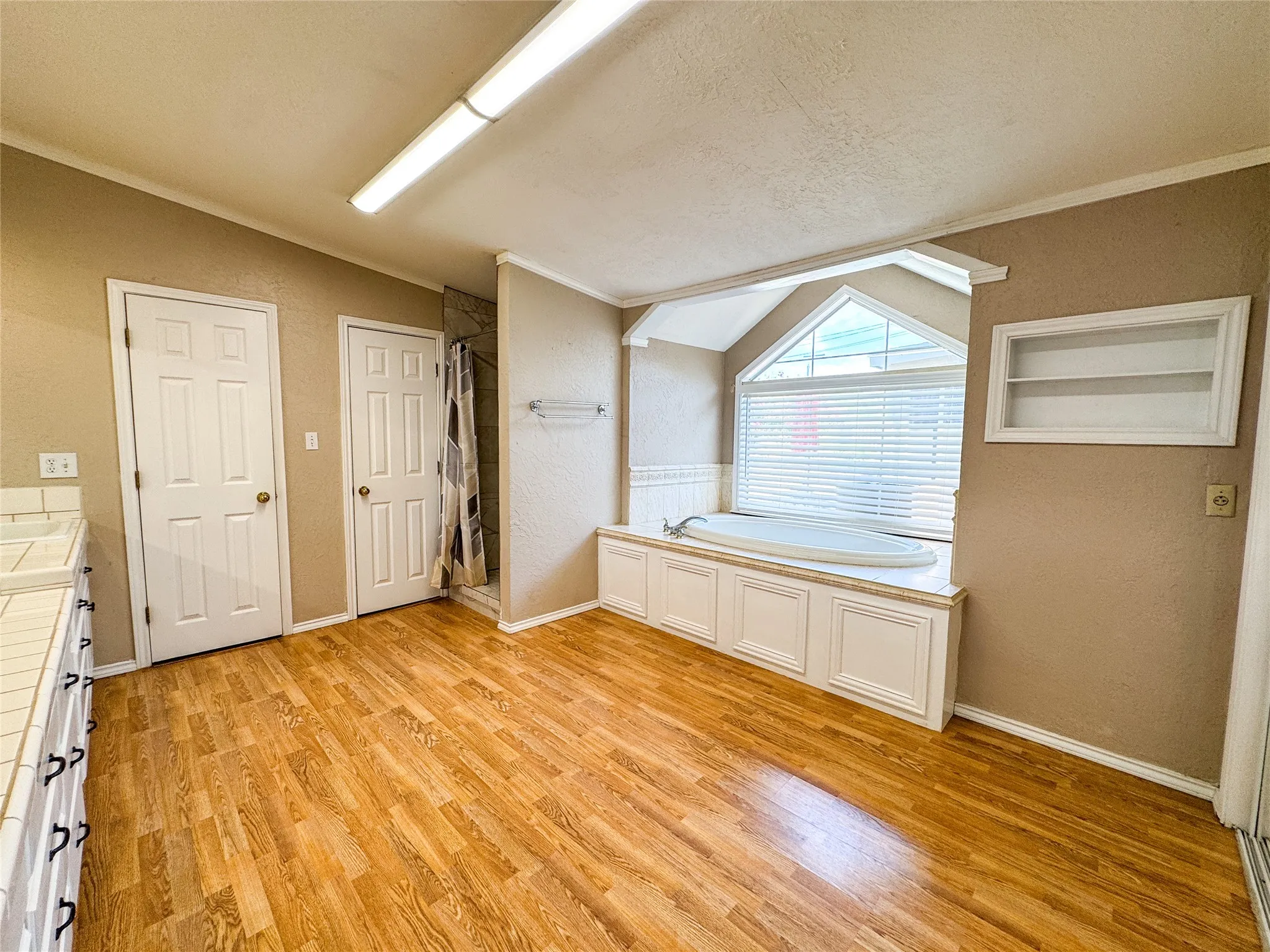 Apartment For Sale in Haskell County , 703 N Avenue E, Haskell, Texas 79521, 4 Bedroom, 4 Bathroom, 1 Garage spaces, 3,202 Sqft, built in 1963, mls#21312234, Real Estate Agent in Haskell, Homes For Sale in Haskell county, Homes For Sale in Haskell, Realtor in Haskell Texas, Real Estate Brokerage Independent Realty Texas, Luminita Cordes Realtor