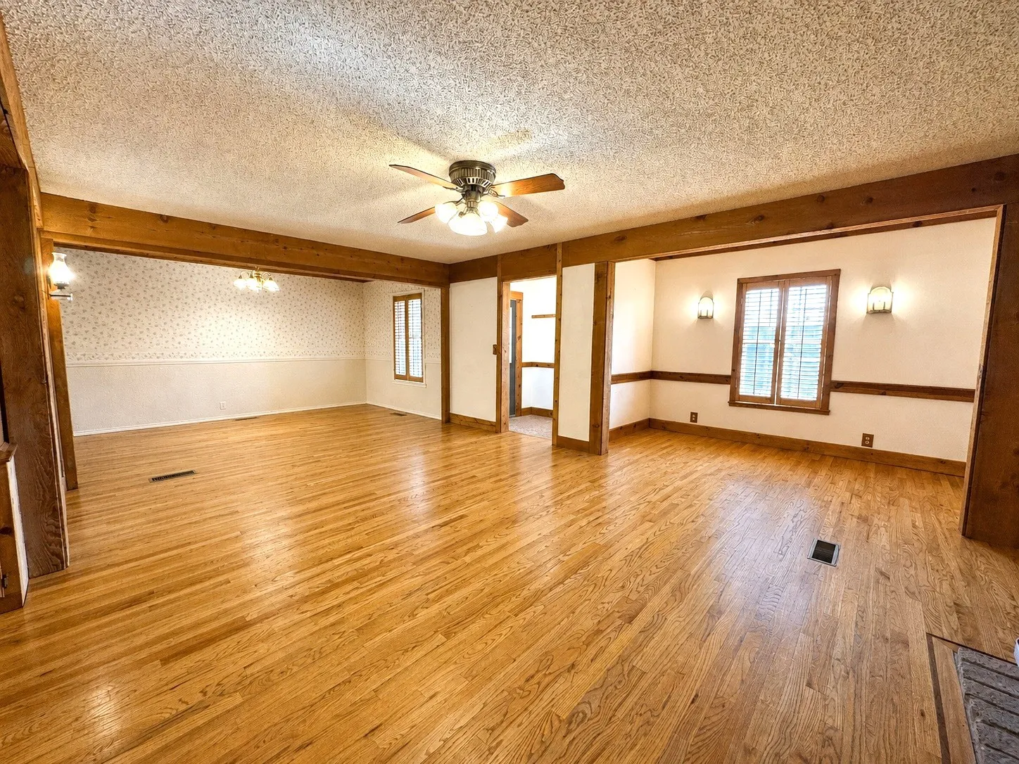 Apartment For Sale in Haskell County , 703 N Avenue E, Haskell, Texas 79521, 4 Bedroom, 4 Bathroom, 1 Garage spaces, 3,202 Sqft, built in 1963, mls#21312234, Real Estate Agent in Haskell, Homes For Sale in Haskell county, Homes For Sale in Haskell, Realtor in Haskell Texas, Real Estate Brokerage Independent Realty Texas, Luminita Cordes Realtor