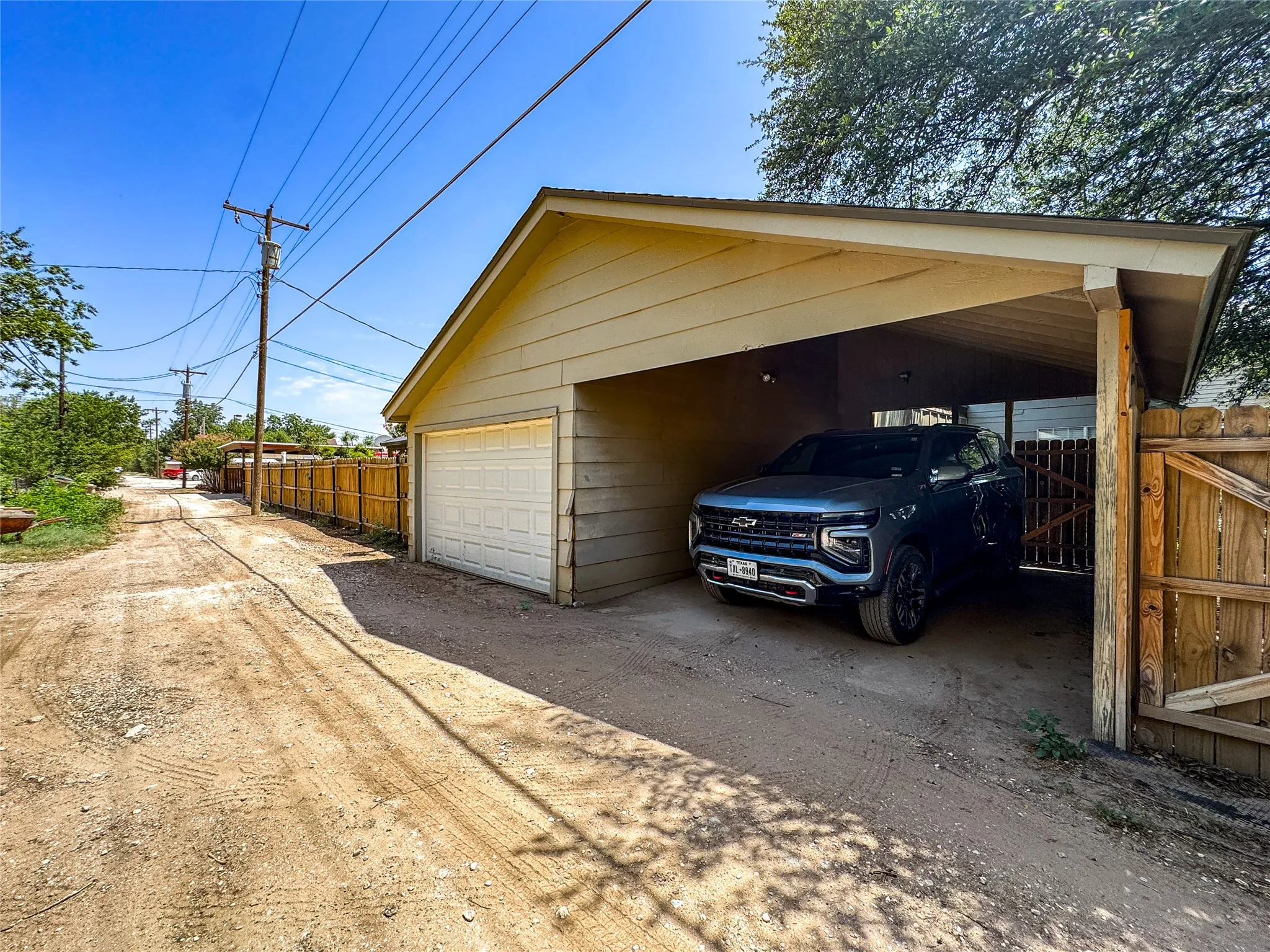 Apartment For Sale in Haskell County , 703 N Avenue E, Haskell, Texas 79521, 4 Bedroom, 4 Bathroom, 1 Garage spaces, 3,202 Sqft, built in 1963, mls#21312234, Real Estate Agent in Haskell, Homes For Sale in Haskell county, Homes For Sale in Haskell, Realtor in Haskell Texas, Real Estate Brokerage Independent Realty Texas, Luminita Cordes Realtor