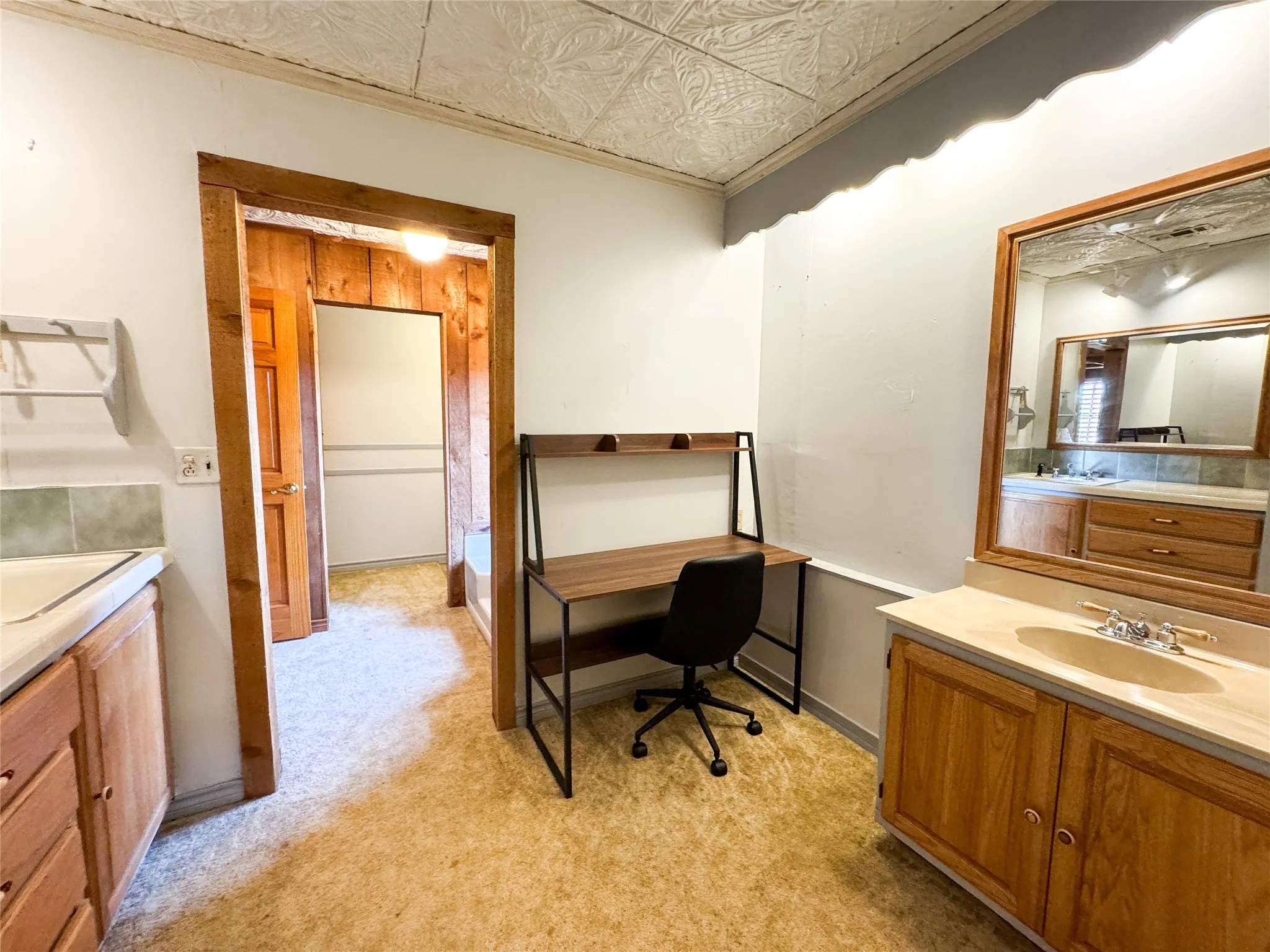 Apartment For Sale in Haskell County , 703 N Avenue E, Haskell, Texas 79521, 4 Bedroom, 4 Bathroom, 1 Garage spaces, 3,202 Sqft, built in 1963, mls#21312234, Real Estate Agent in Haskell, Homes For Sale in Haskell county, Homes For Sale in Haskell, Realtor in Haskell Texas, Real Estate Brokerage Independent Realty Texas, Luminita Cordes Realtor