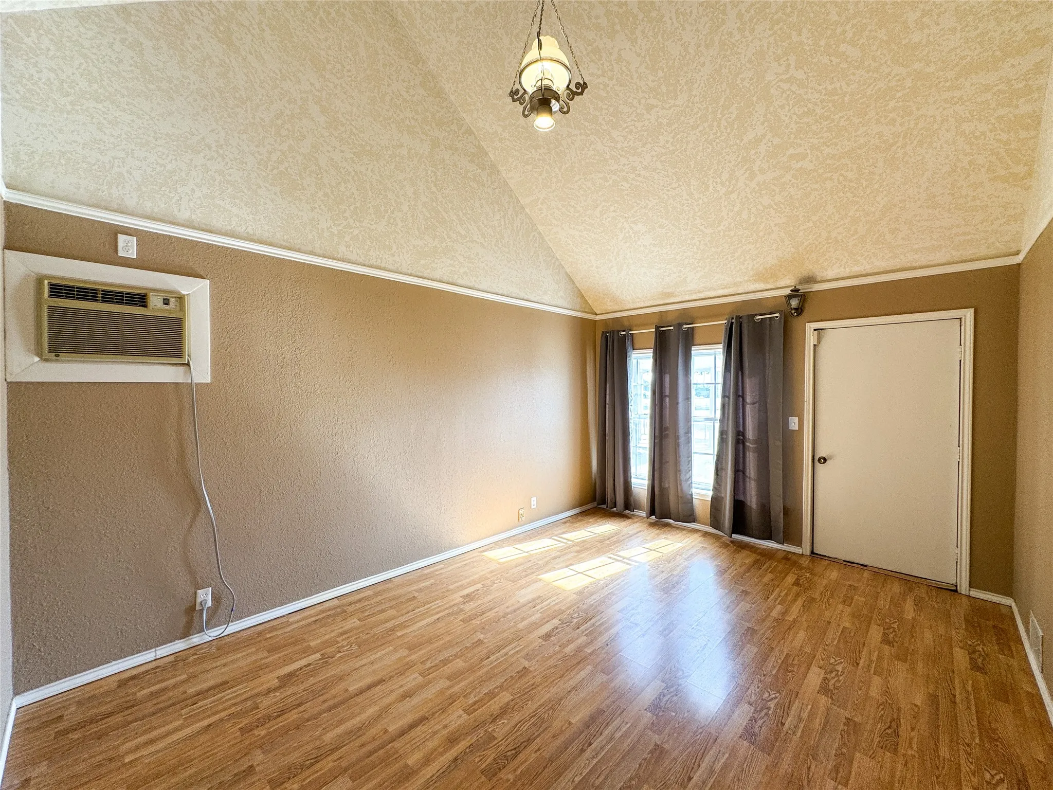 Apartment For Sale in Haskell County , 703 N Avenue E, Haskell, Texas 79521, 4 Bedroom, 4 Bathroom, 1 Garage spaces, 3,202 Sqft, built in 1963, mls#21312234, Real Estate Agent in Haskell, Homes For Sale in Haskell county, Homes For Sale in Haskell, Realtor in Haskell Texas, Real Estate Brokerage Independent Realty Texas, Luminita Cordes Realtor