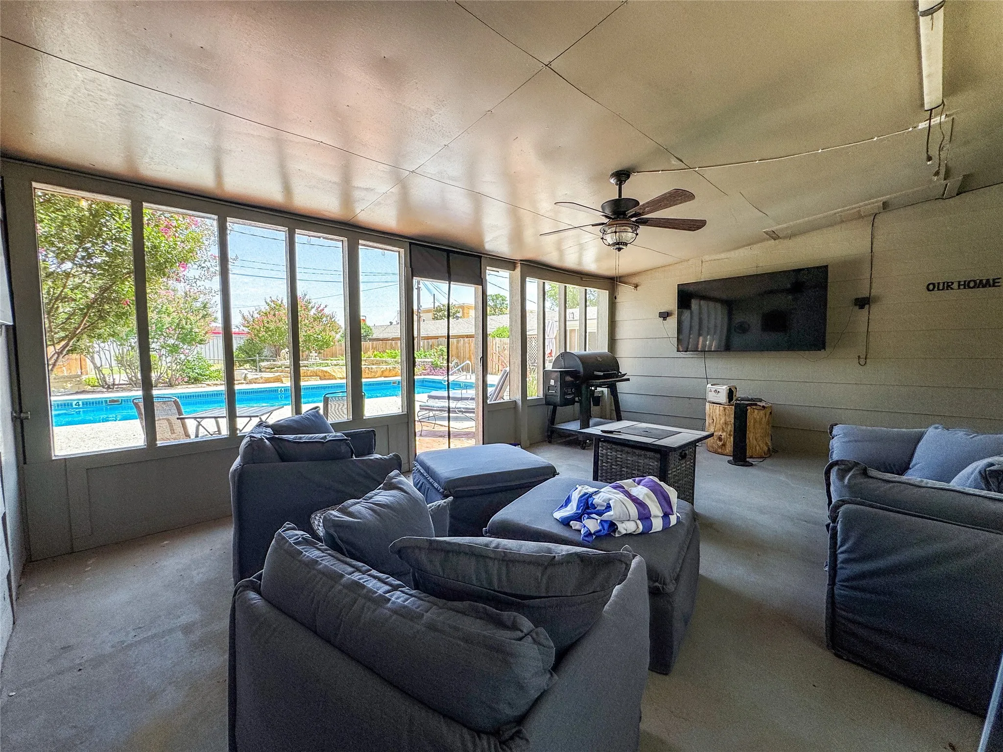 Apartment For Sale in Haskell County , 703 N Avenue E, Haskell, Texas 79521, 4 Bedroom, 4 Bathroom, 1 Garage spaces, 3,202 Sqft, built in 1963, mls#21312234, Real Estate Agent in Haskell, Homes For Sale in Haskell county, Homes For Sale in Haskell, Realtor in Haskell Texas, Real Estate Brokerage Independent Realty Texas, Luminita Cordes Realtor