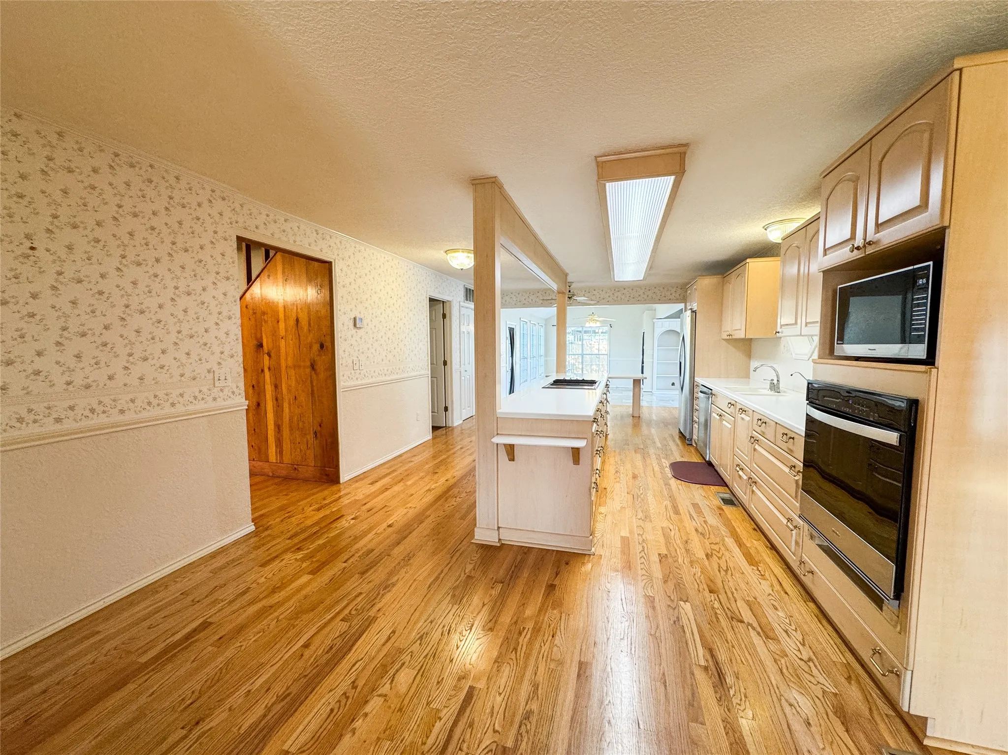 Apartment For Sale in Haskell County , 703 N Avenue E, Haskell, Texas 79521, 4 Bedroom, 4 Bathroom, 1 Garage spaces, 3,202 Sqft, built in 1963, mls#21312234, Real Estate Agent in Haskell, Homes For Sale in Haskell county, Homes For Sale in Haskell, Realtor in Haskell Texas, Real Estate Brokerage Independent Realty Texas, Luminita Cordes Realtor
