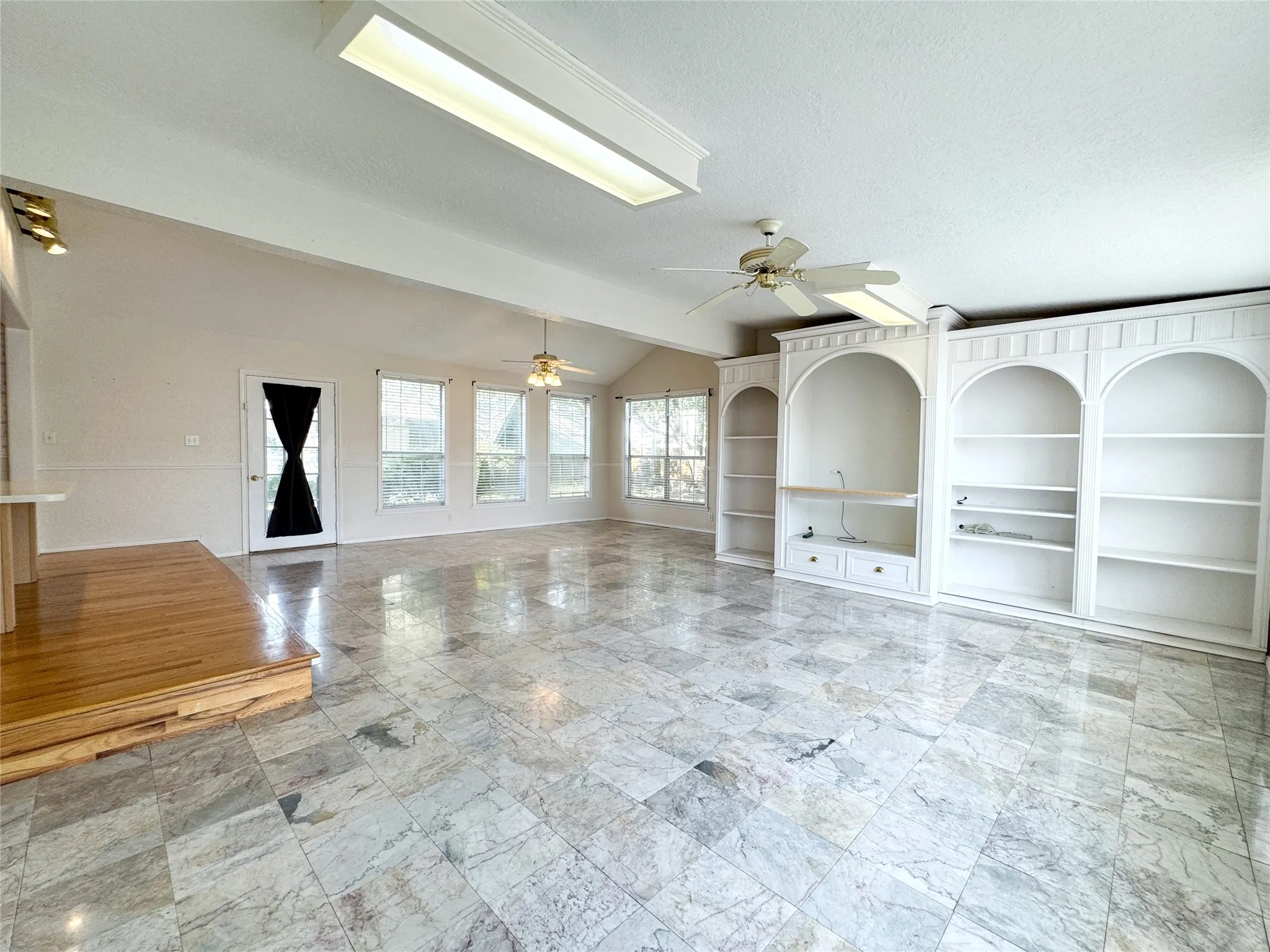 Apartment For Sale in Haskell County , 703 N Avenue E, Haskell, Texas 79521, 4 Bedroom, 4 Bathroom, 1 Garage spaces, 3,202 Sqft, built in 1963, mls#21312234, Real Estate Agent in Haskell, Homes For Sale in Haskell county, Homes For Sale in Haskell, Realtor in Haskell Texas, Real Estate Brokerage Independent Realty Texas, Luminita Cordes Realtor