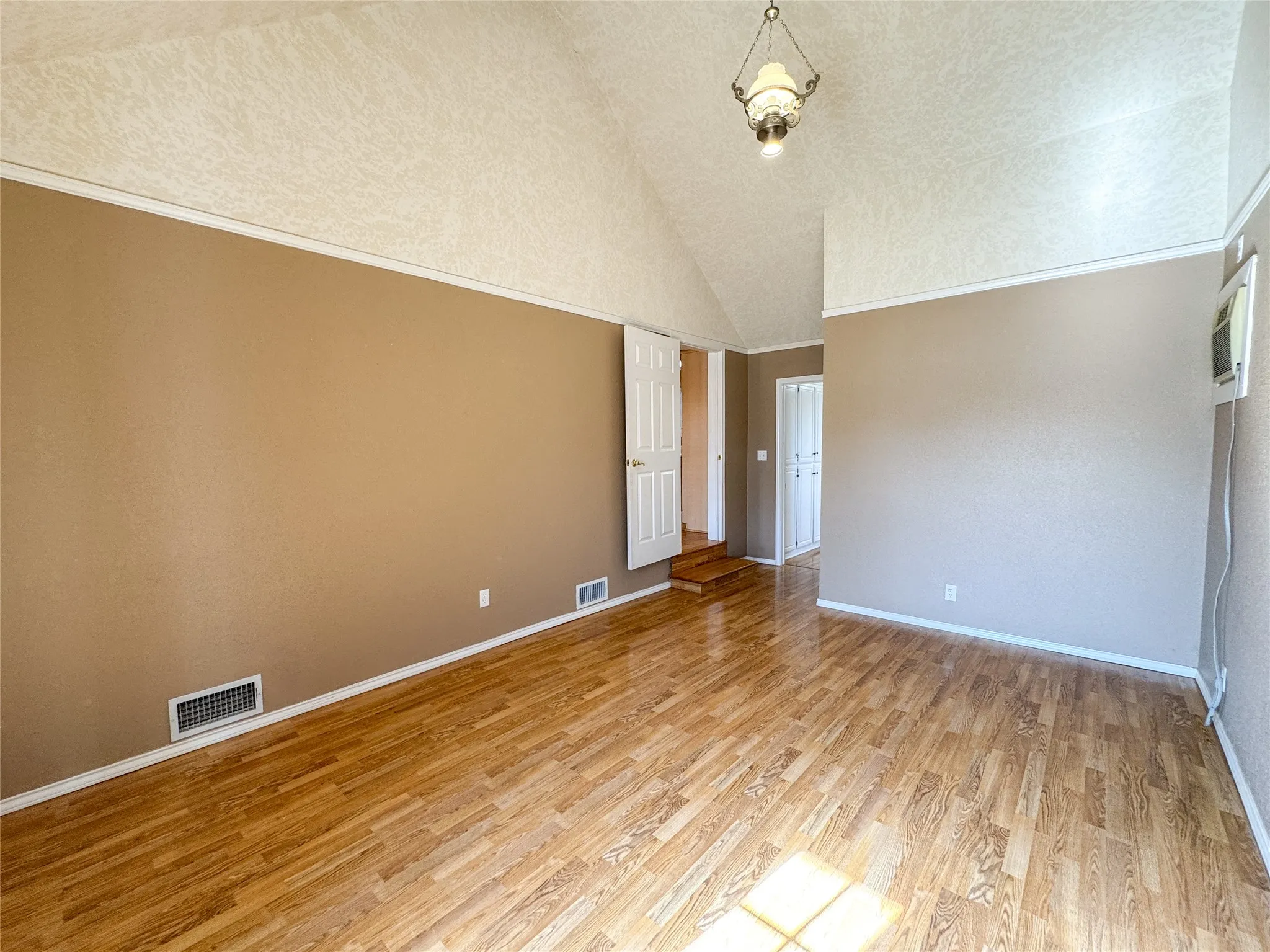Apartment For Sale in Haskell County , 703 N Avenue E, Haskell, Texas 79521, 4 Bedroom, 4 Bathroom, 1 Garage spaces, 3,202 Sqft, built in 1963, mls#21312234, Real Estate Agent in Haskell, Homes For Sale in Haskell county, Homes For Sale in Haskell, Realtor in Haskell Texas, Real Estate Brokerage Independent Realty Texas, Luminita Cordes Realtor