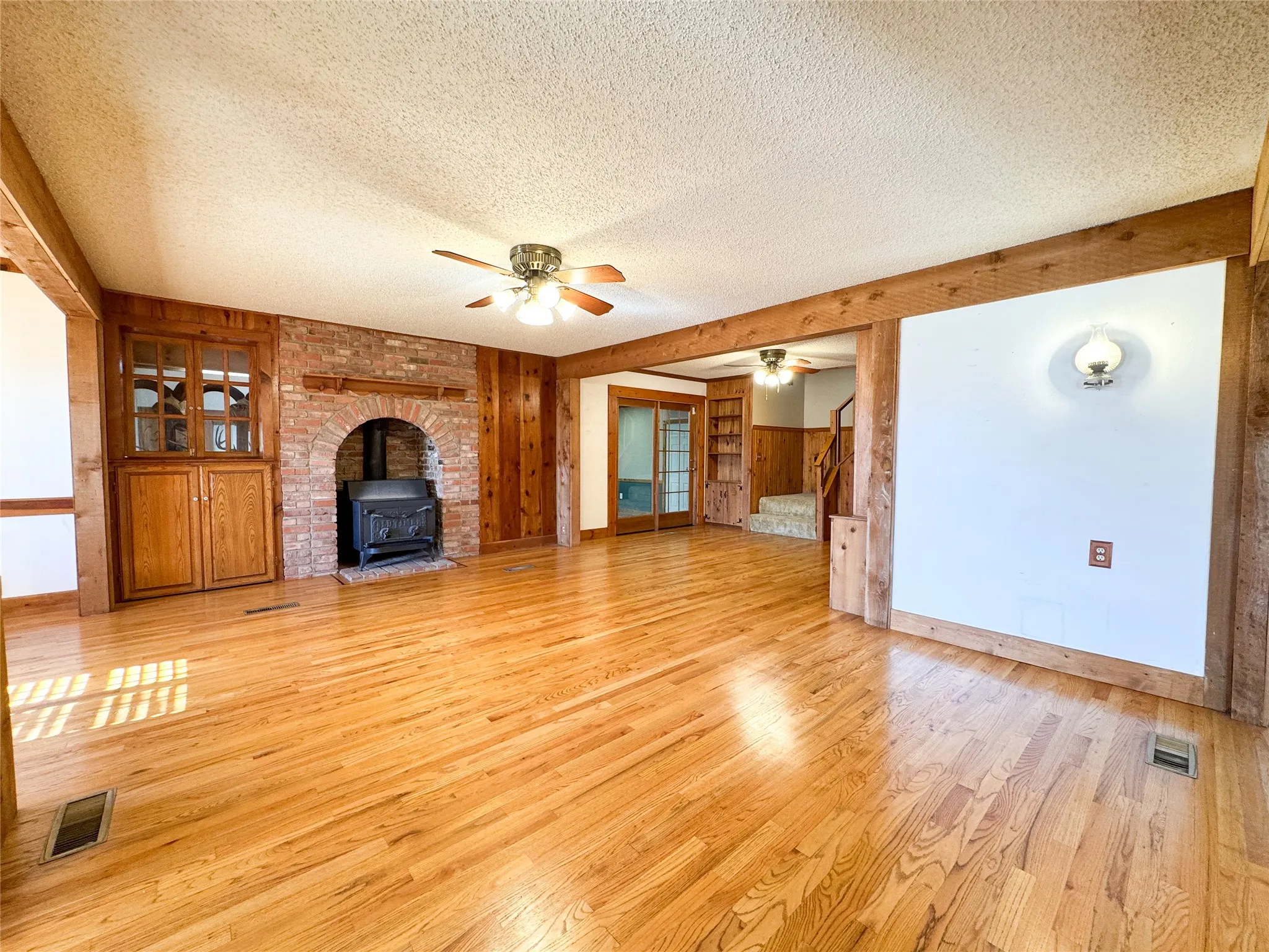 Apartment For Sale in Haskell County , 703 N Avenue E, Haskell, Texas 79521, 4 Bedroom, 4 Bathroom, 1 Garage spaces, 3,202 Sqft, built in 1963, mls#21312234, Real Estate Agent in Haskell, Homes For Sale in Haskell county, Homes For Sale in Haskell, Realtor in Haskell Texas, Real Estate Brokerage Independent Realty Texas, Luminita Cordes Realtor